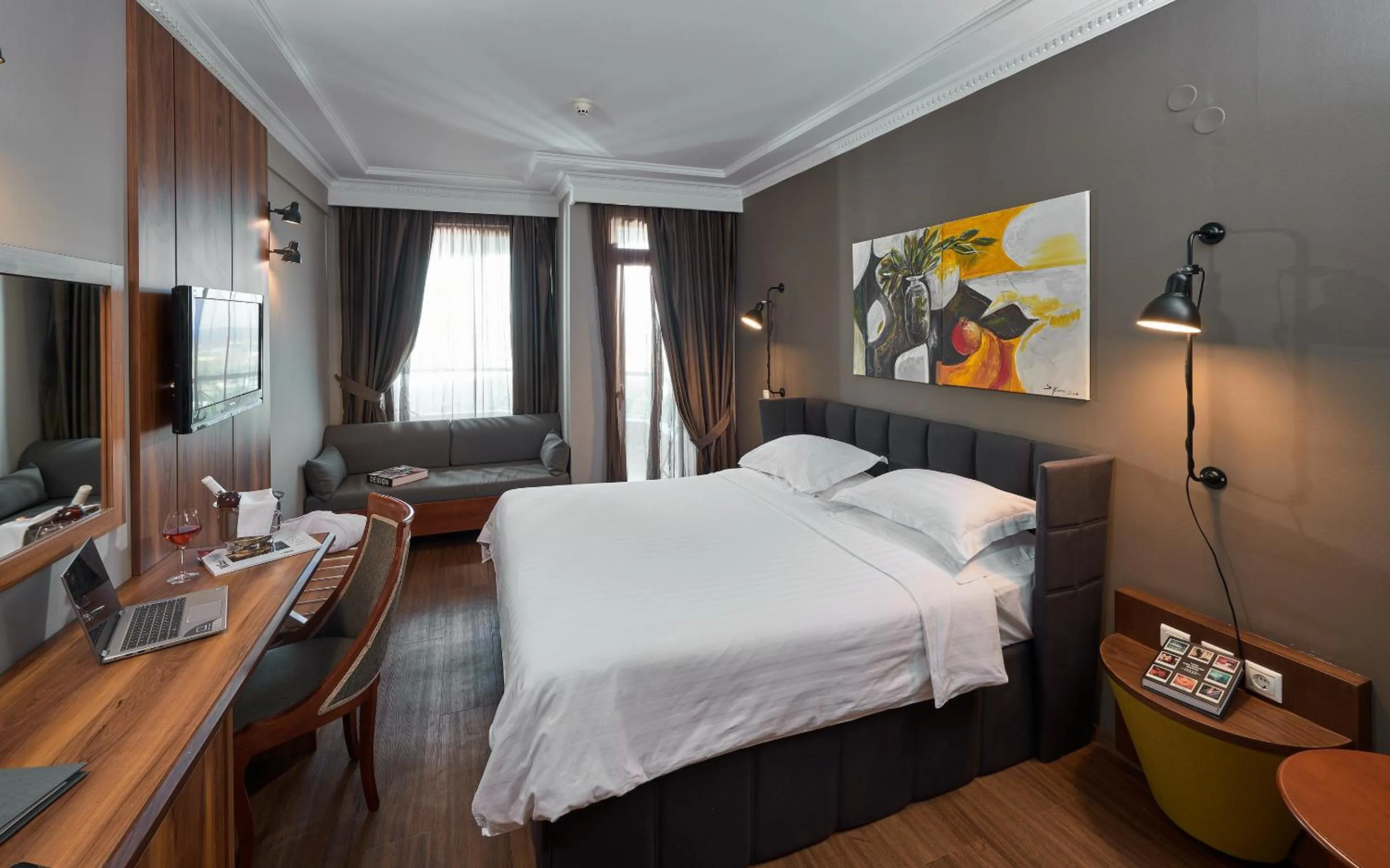 Photo of the whole room, Bed in Royal Hotel Thessaloniki