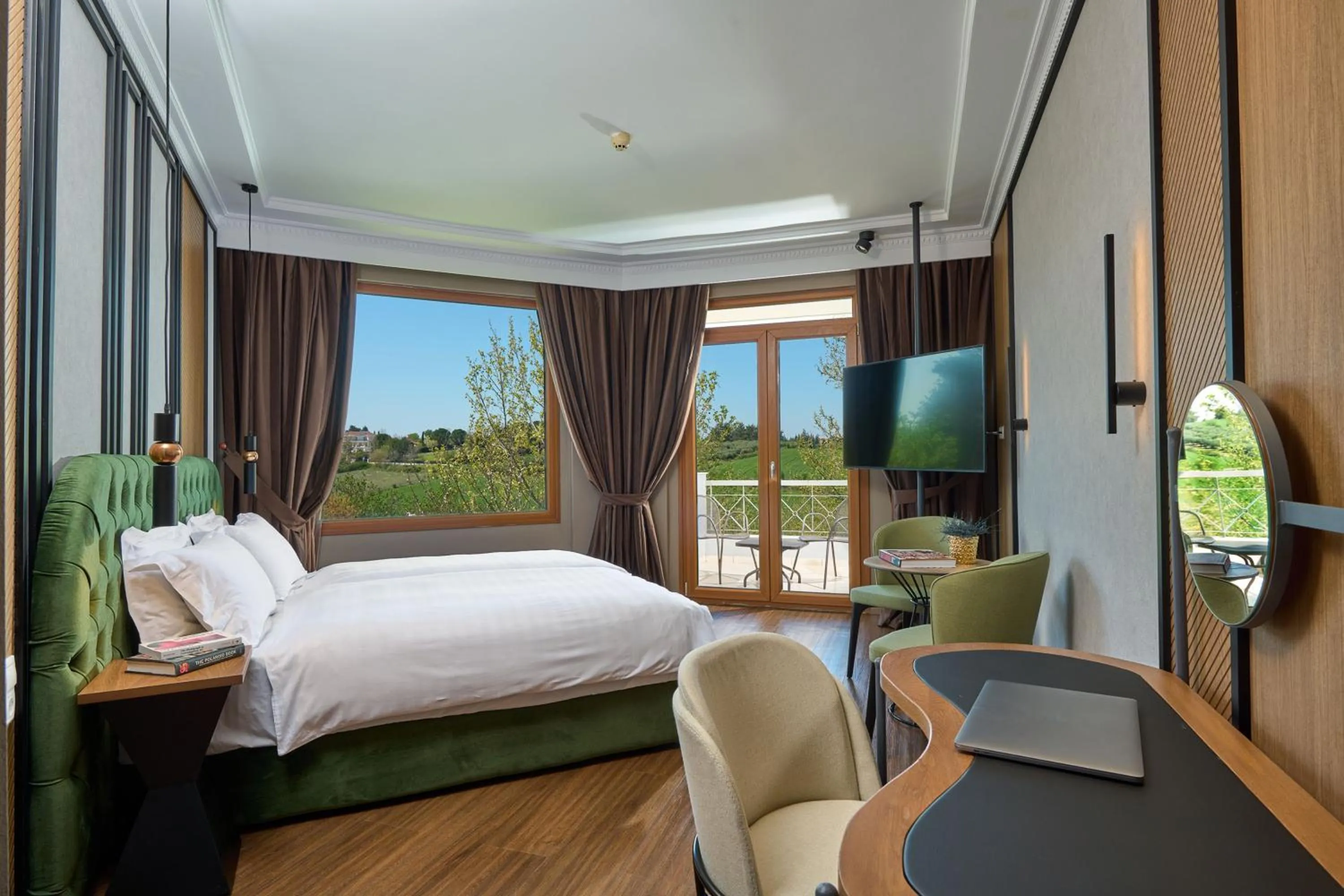 Bed in Royal Hotel Thessaloniki