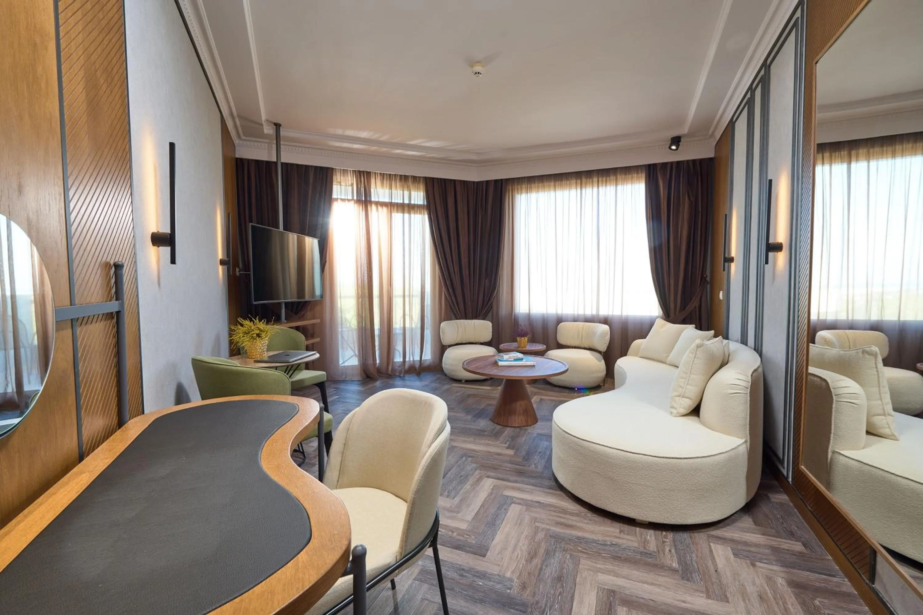 TV and multimedia in Royal Hotel Thessaloniki