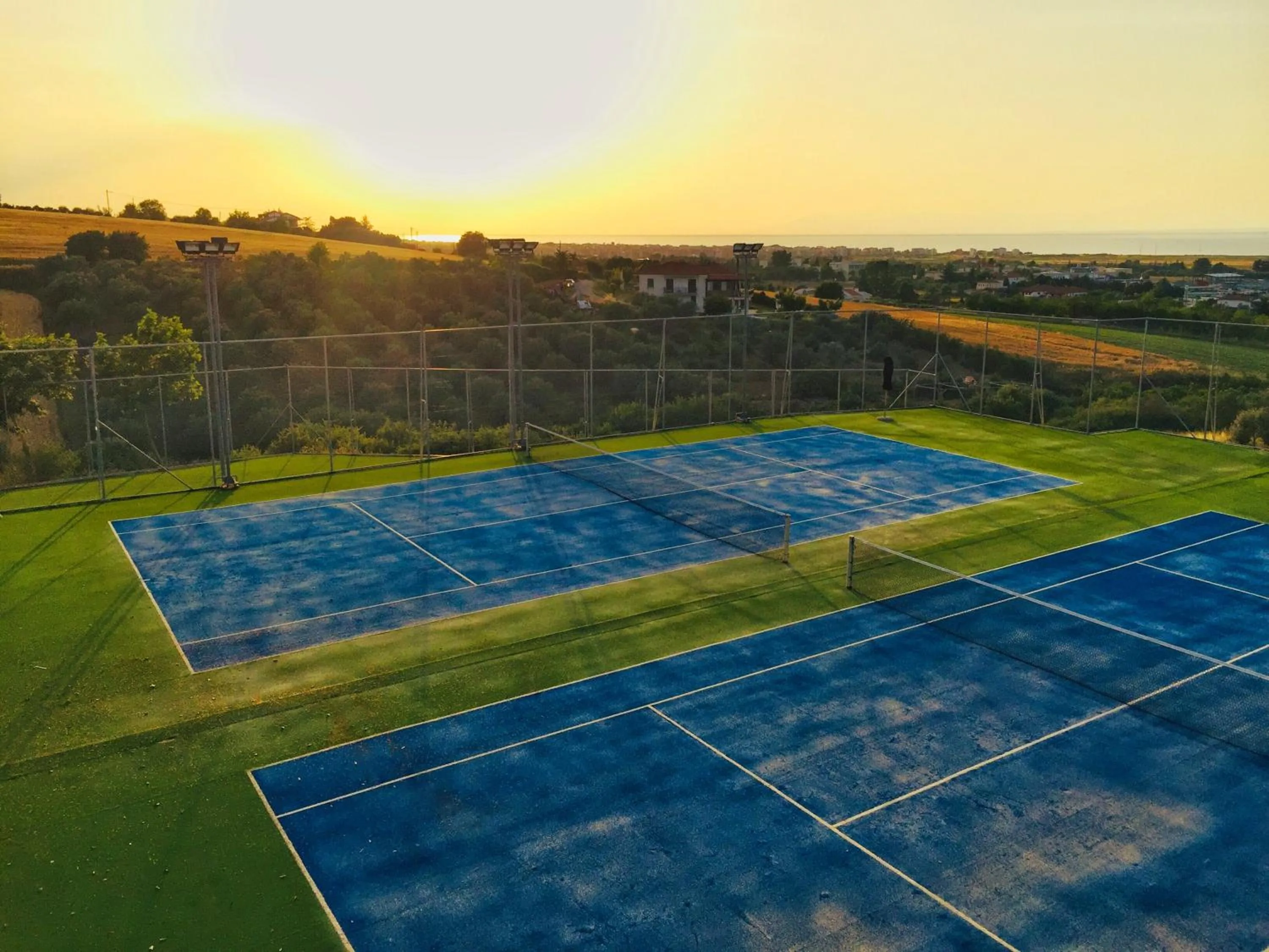 Tennis court in Royal Hotel Thessaloniki