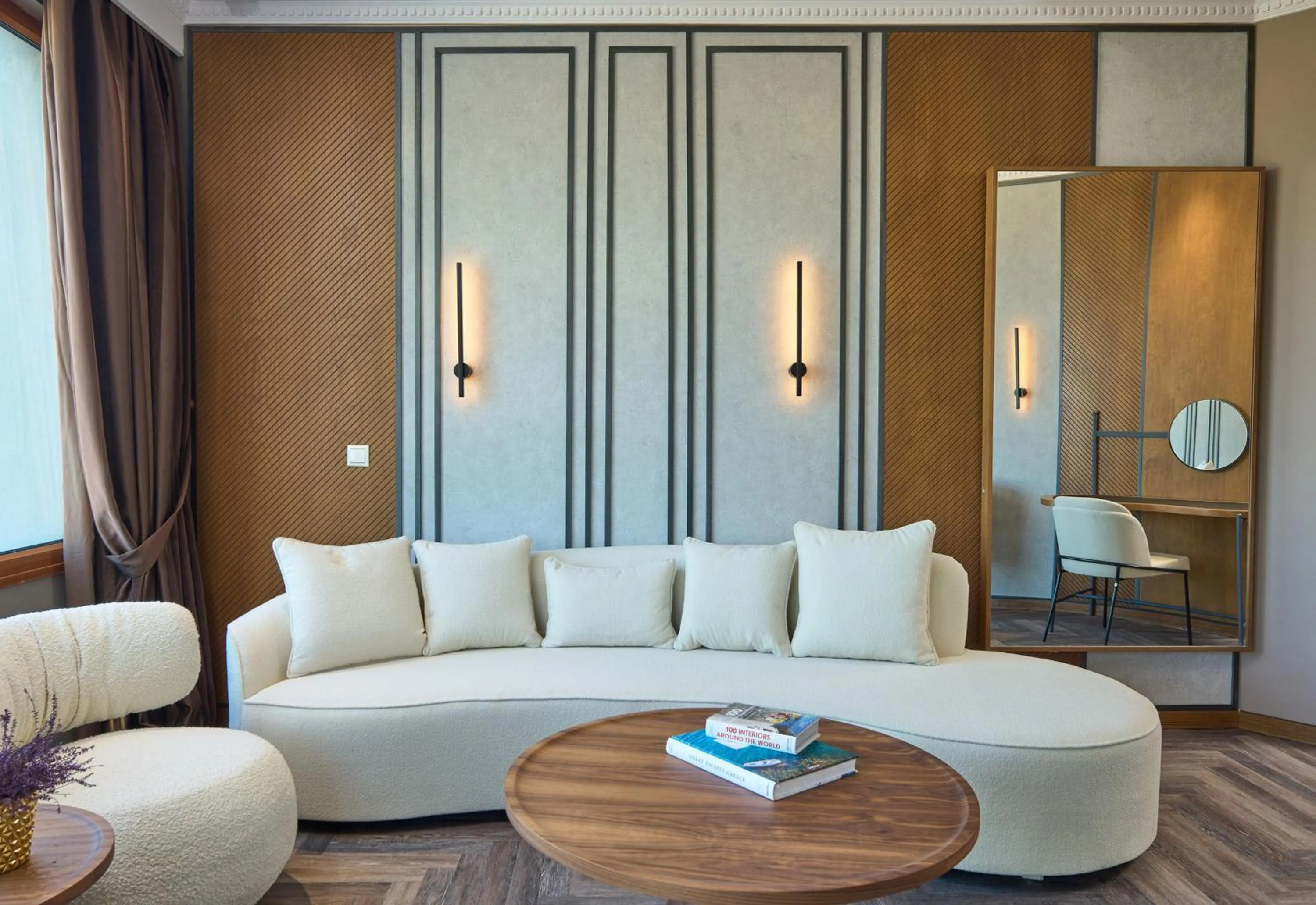 Living room in Royal Hotel Thessaloniki