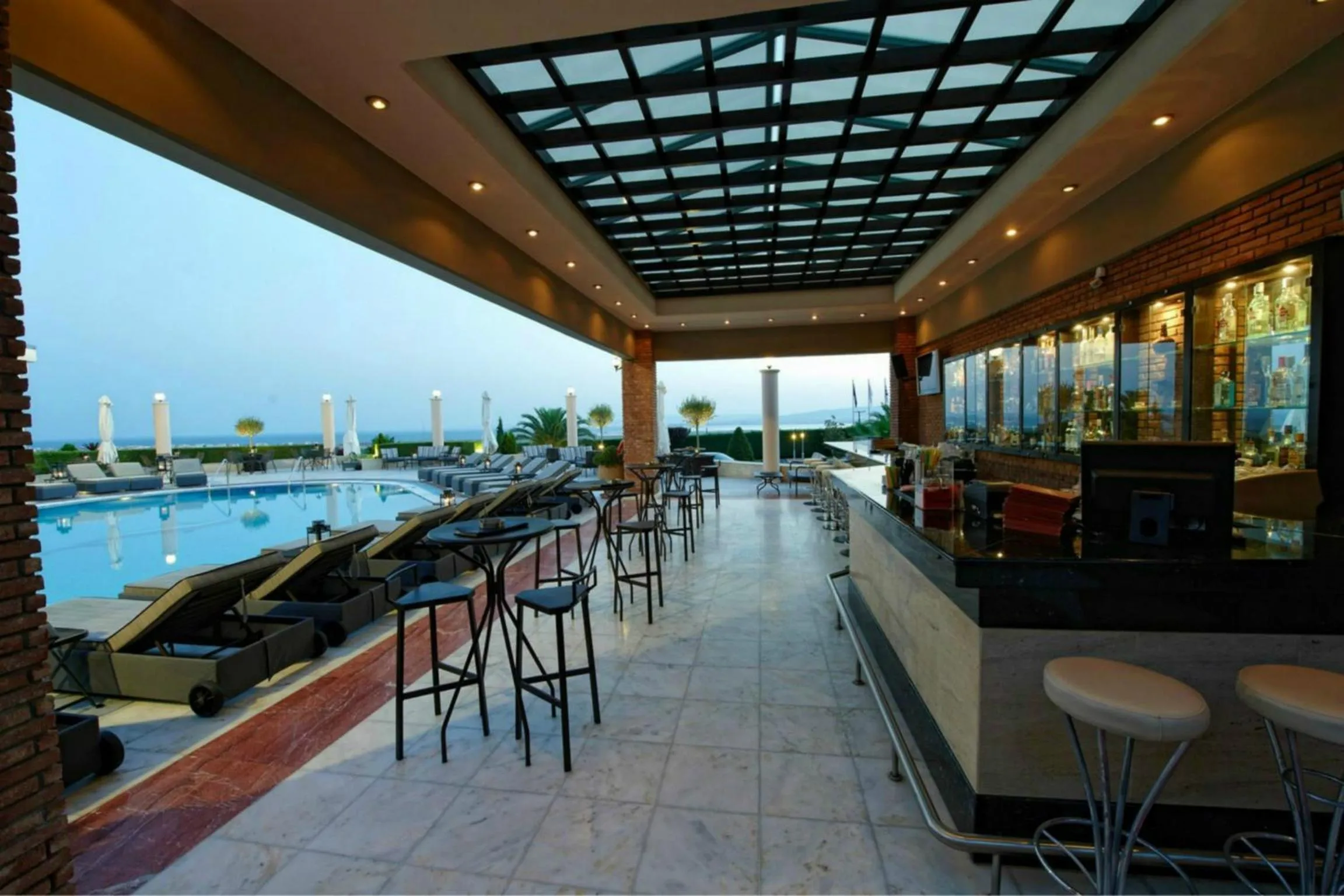 Swimming pool in Royal Hotel Thessaloniki