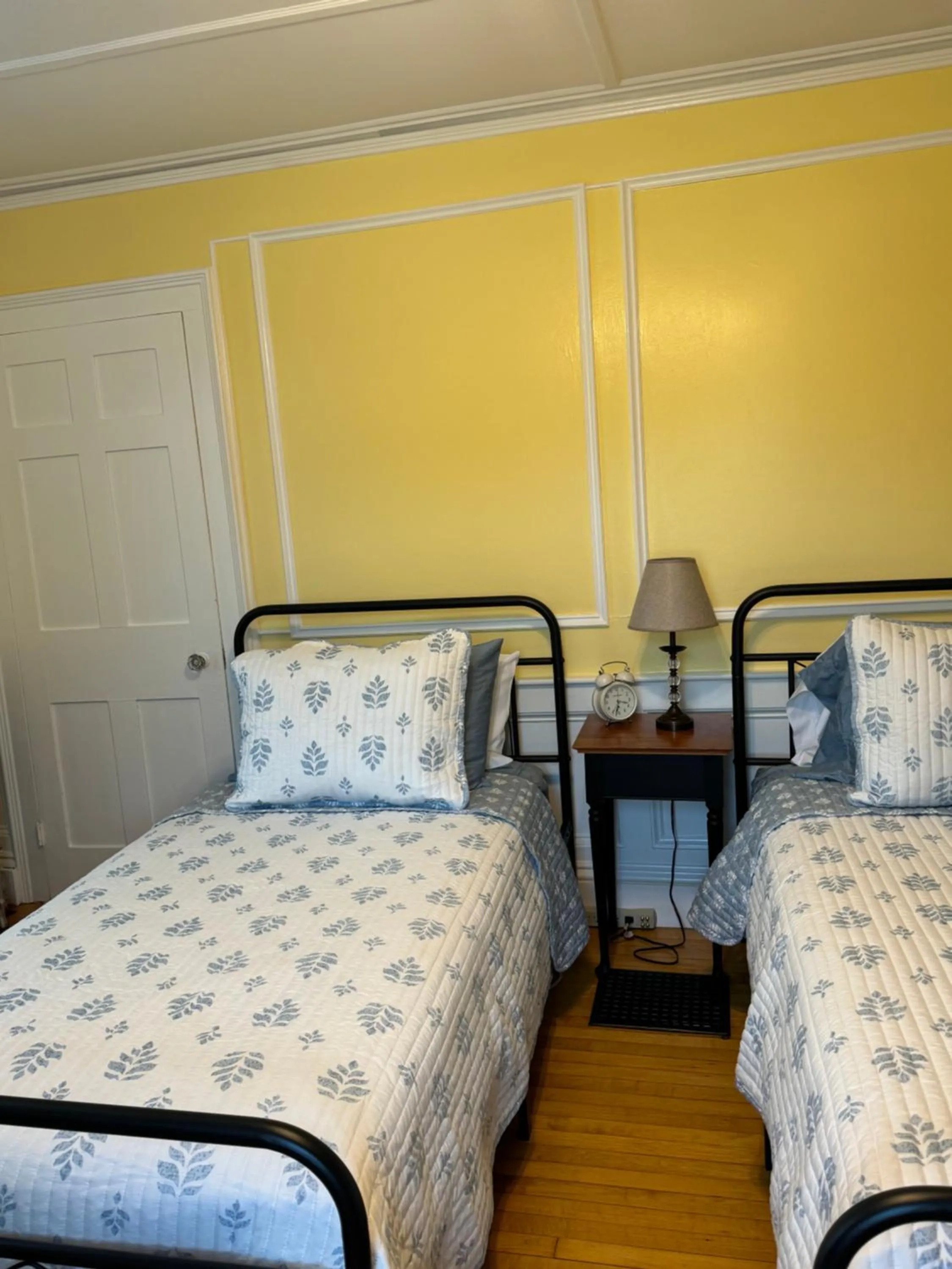 Bed in Harbour House Inn B&B