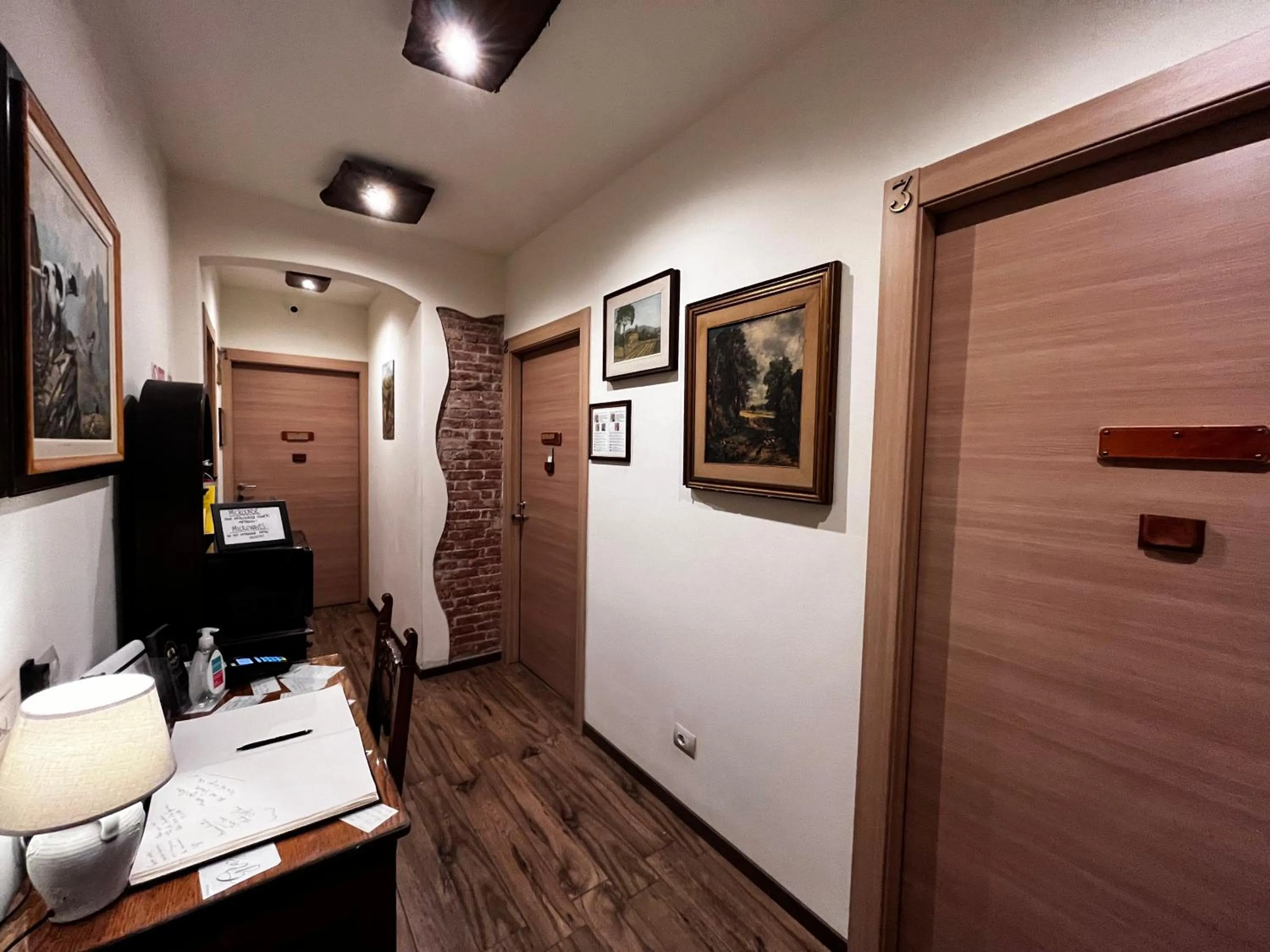 hair dresser in La Taverna del Metallo Rooms