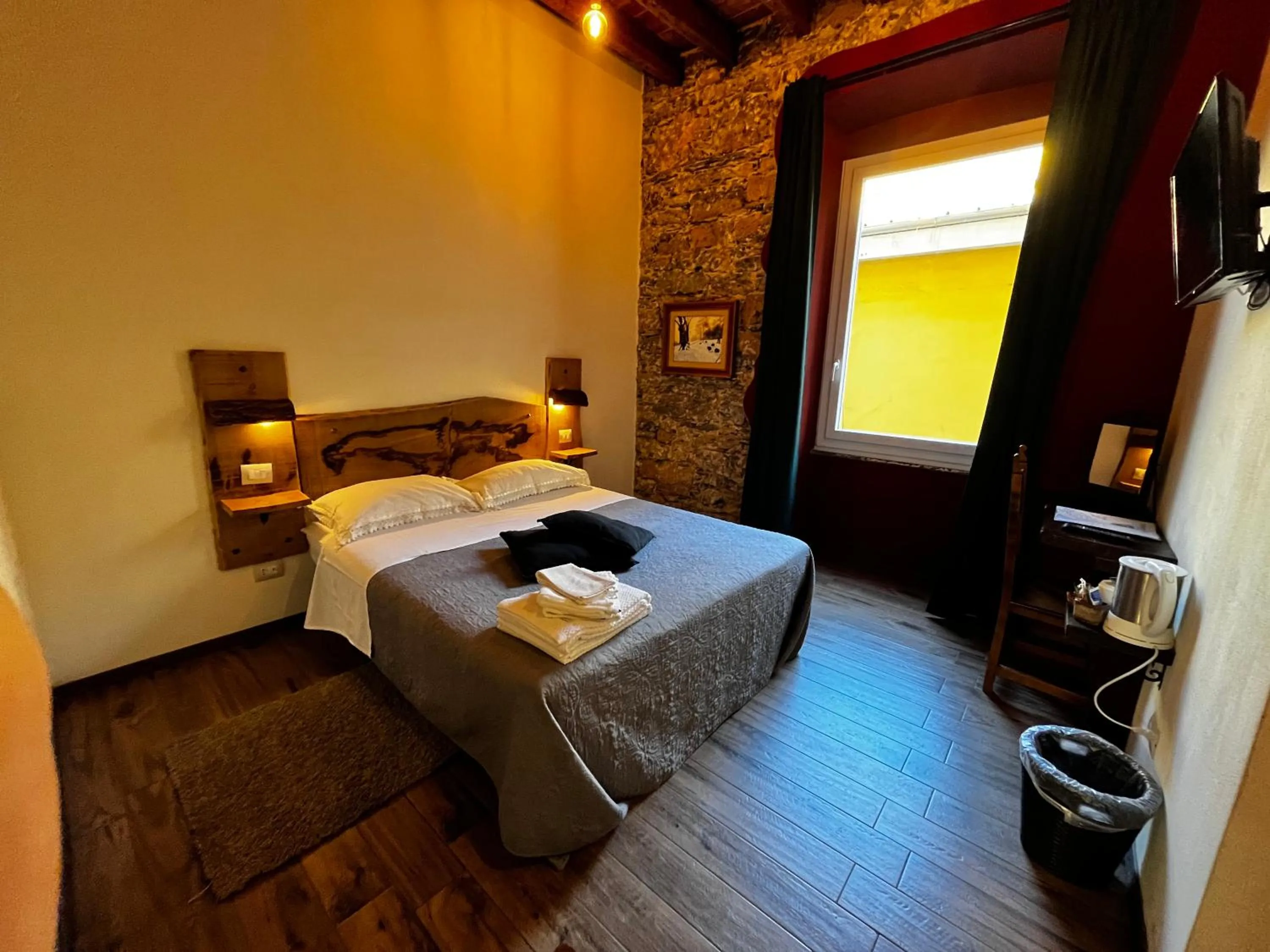 Coffee/tea facilities, Bed in La Taverna del Metallo Rooms