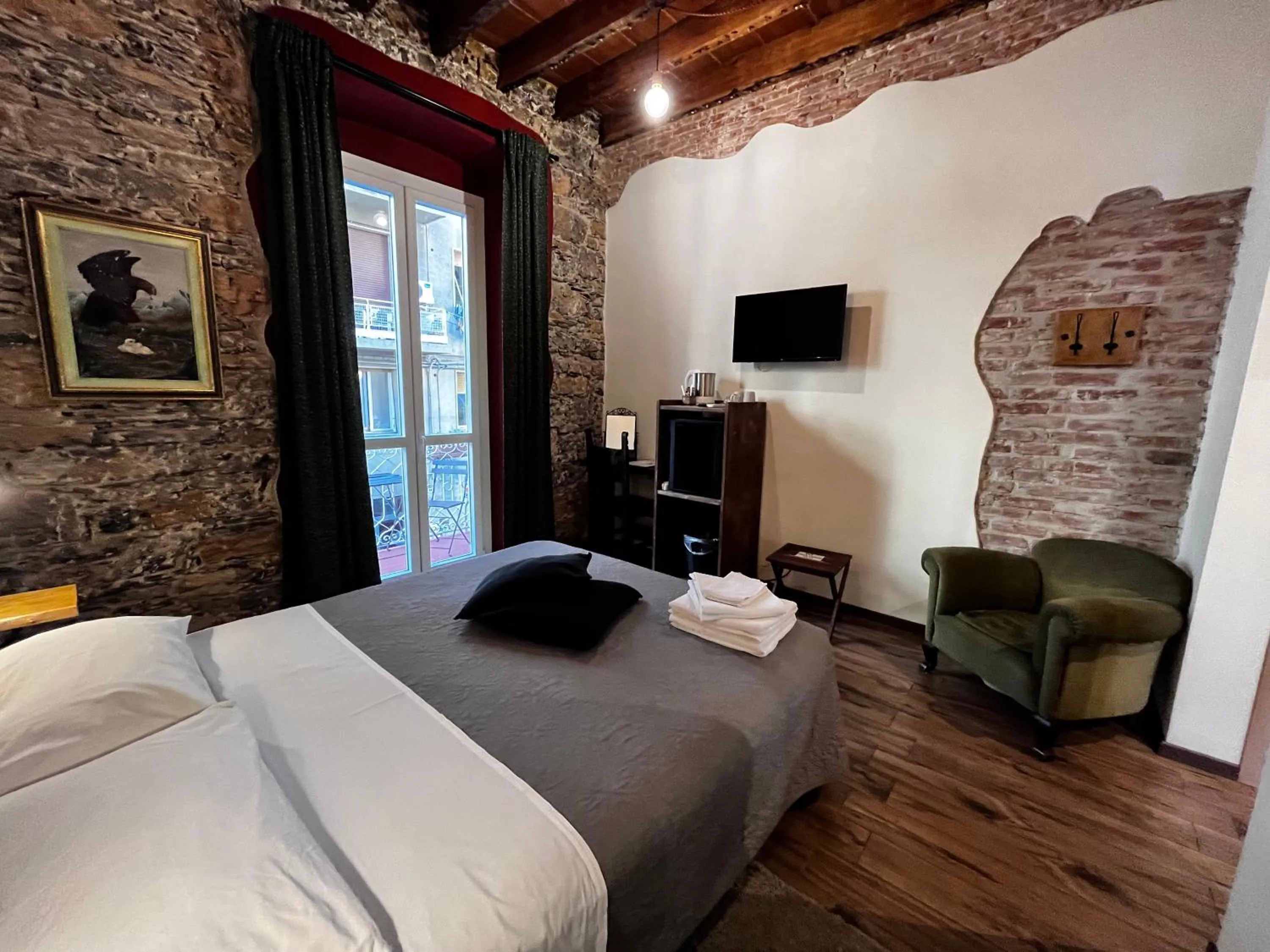 TV and multimedia, Bed in La Taverna del Metallo Rooms