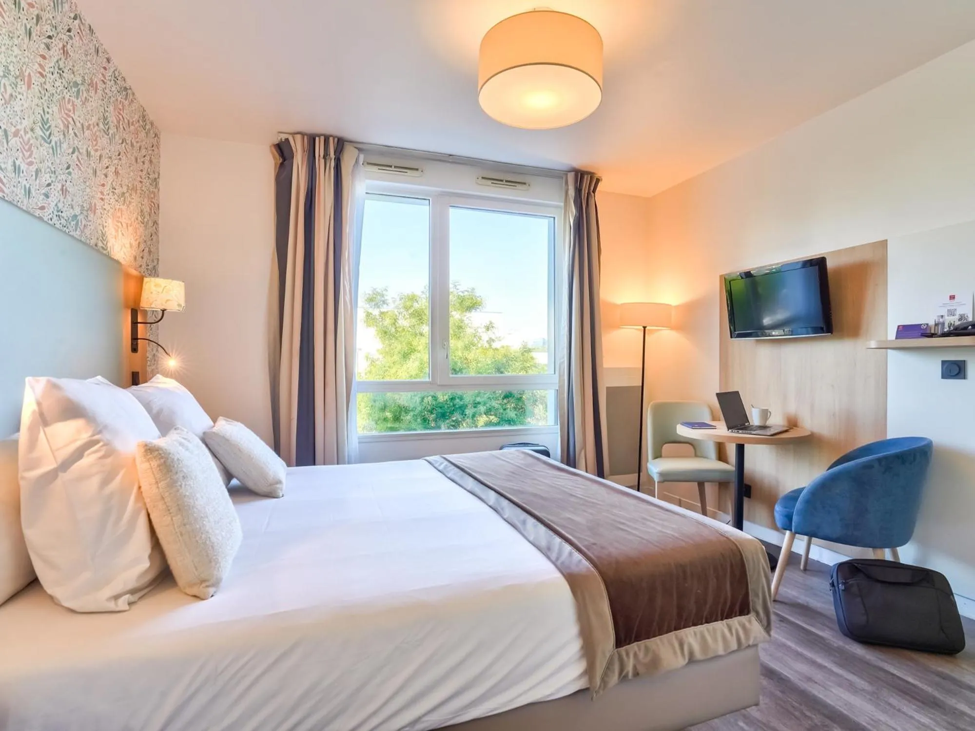 Bedroom, Bed in Séjours & Affaires Paris-Vitry