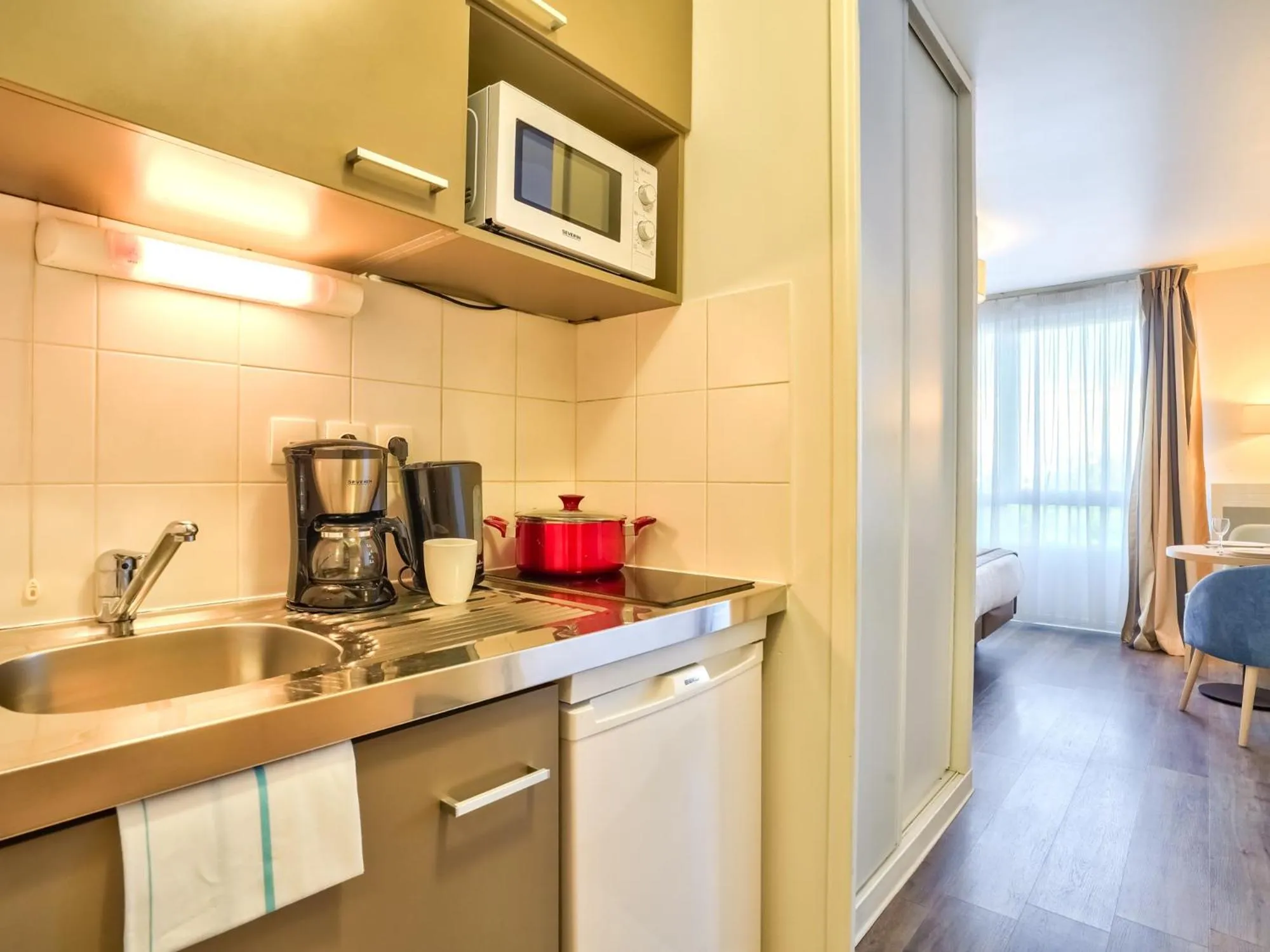 kitchen in Séjours & Affaires Paris-Vitry