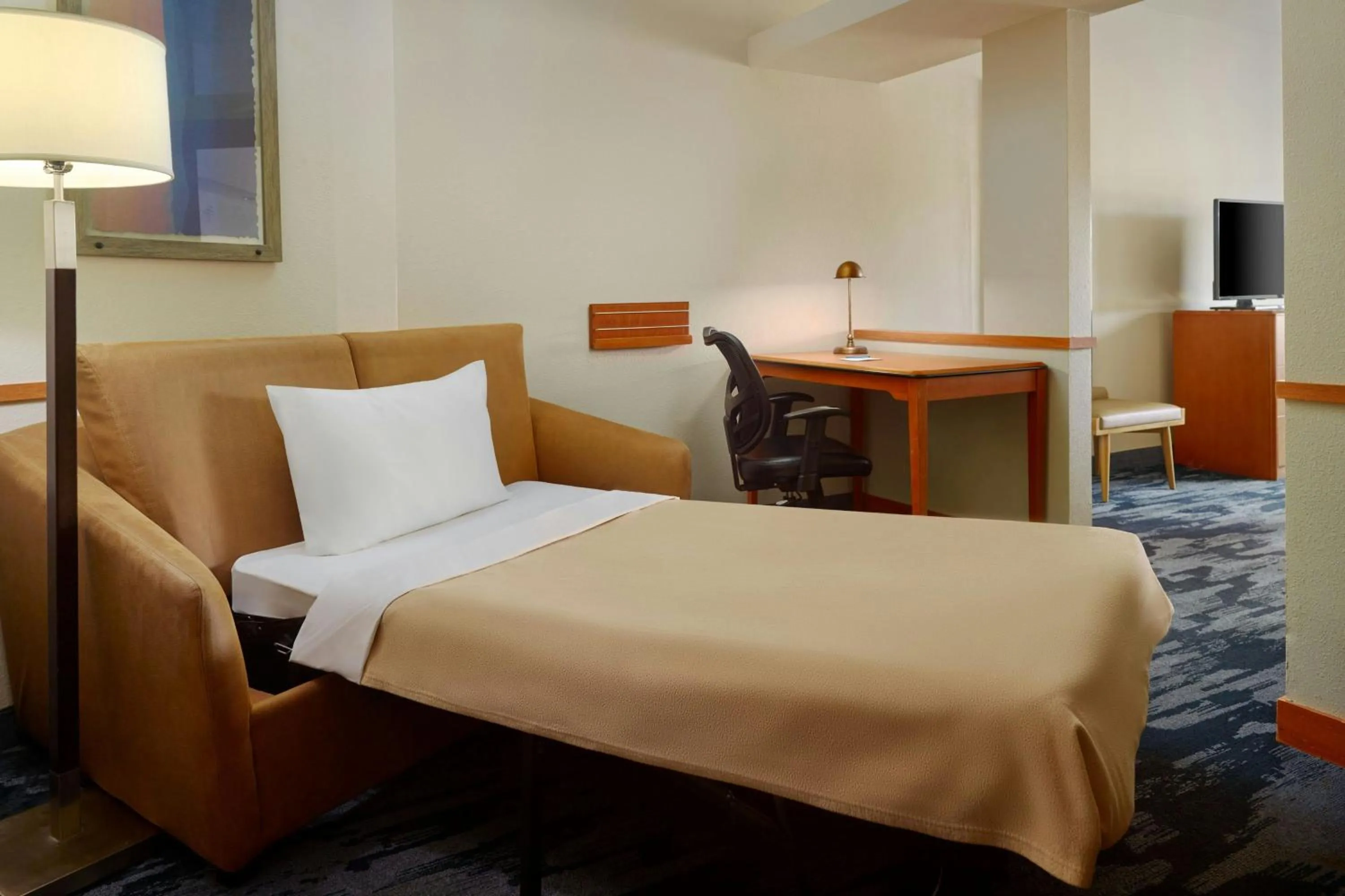 Bedroom, Bed in Fairfield Inn & Suites by Marriott Commerce