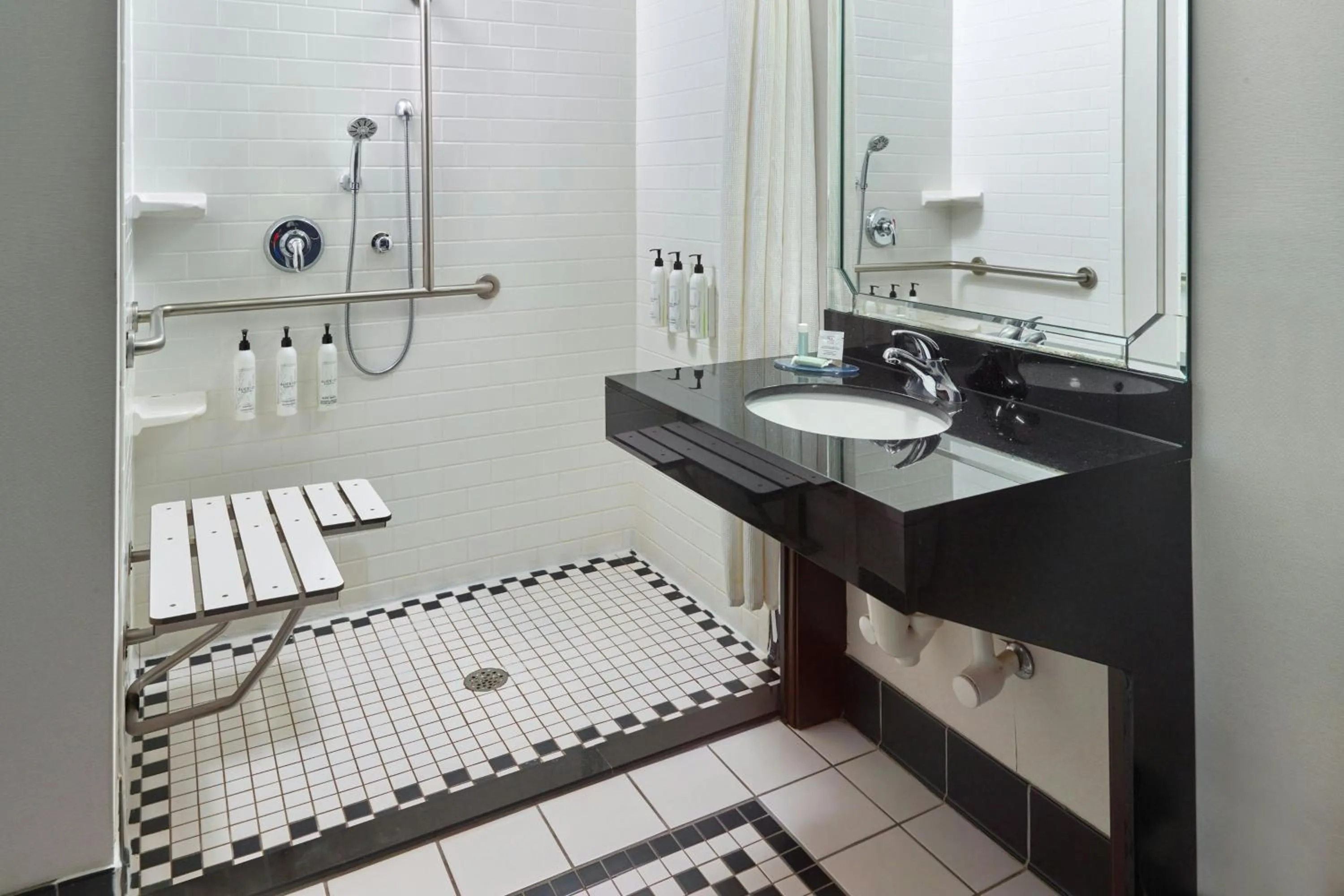 Bathroom in Fairfield Inn & Suites by Marriott Commerce