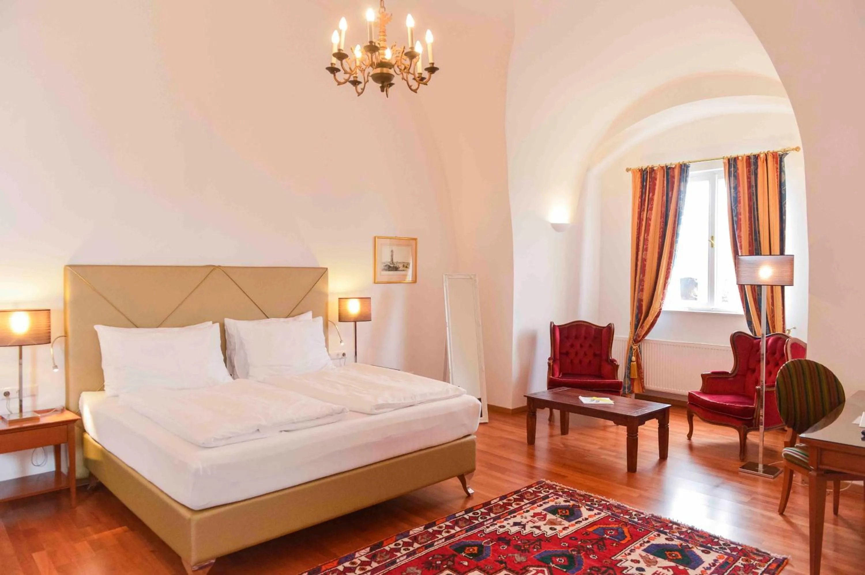 Photo of the whole room, Bed in Schlosshotel Mailberg