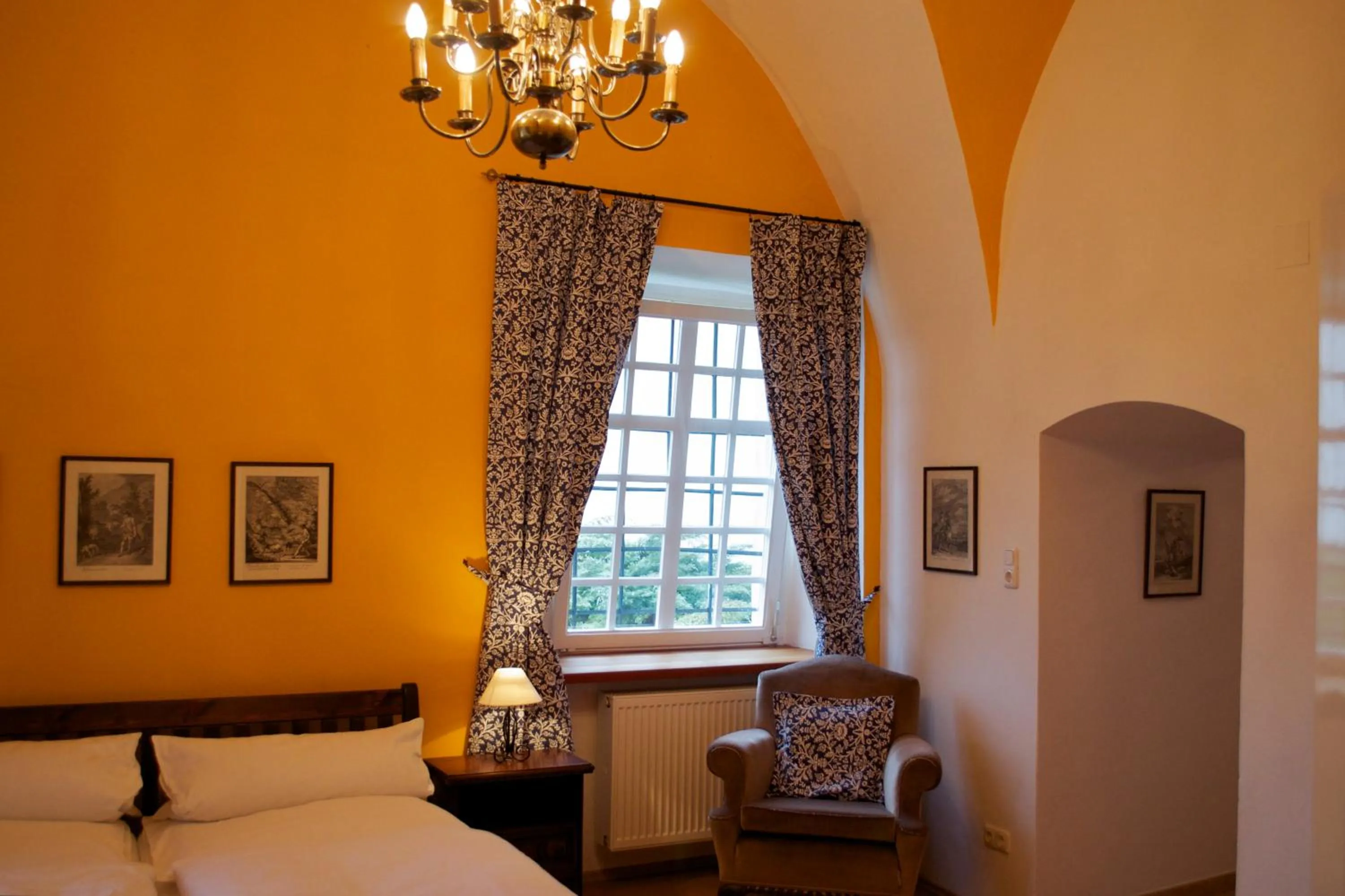 Bedroom, Bed in Schlosshotel Mailberg