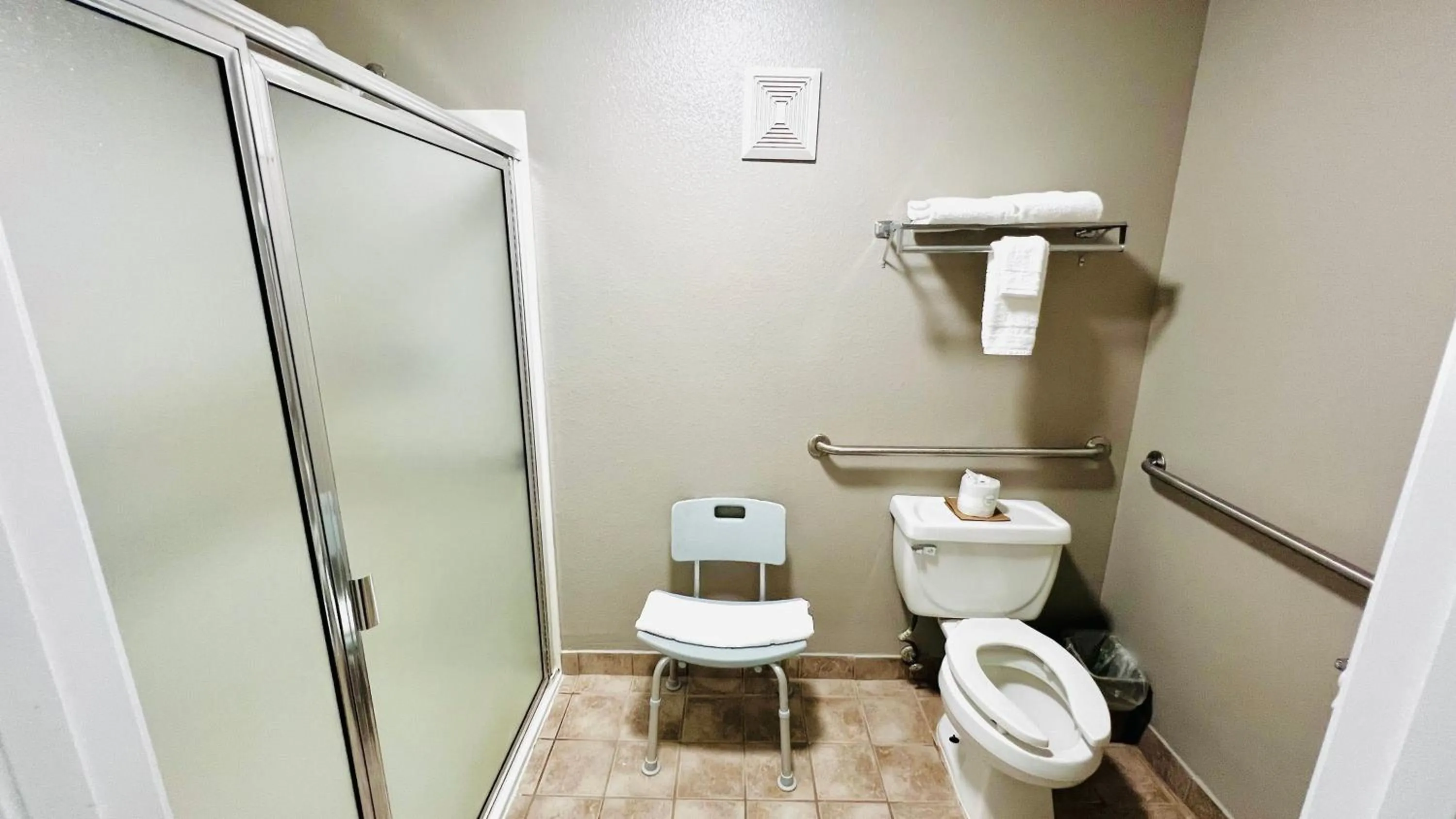 Bathroom in Suites Portland OR- I-5 OHSU