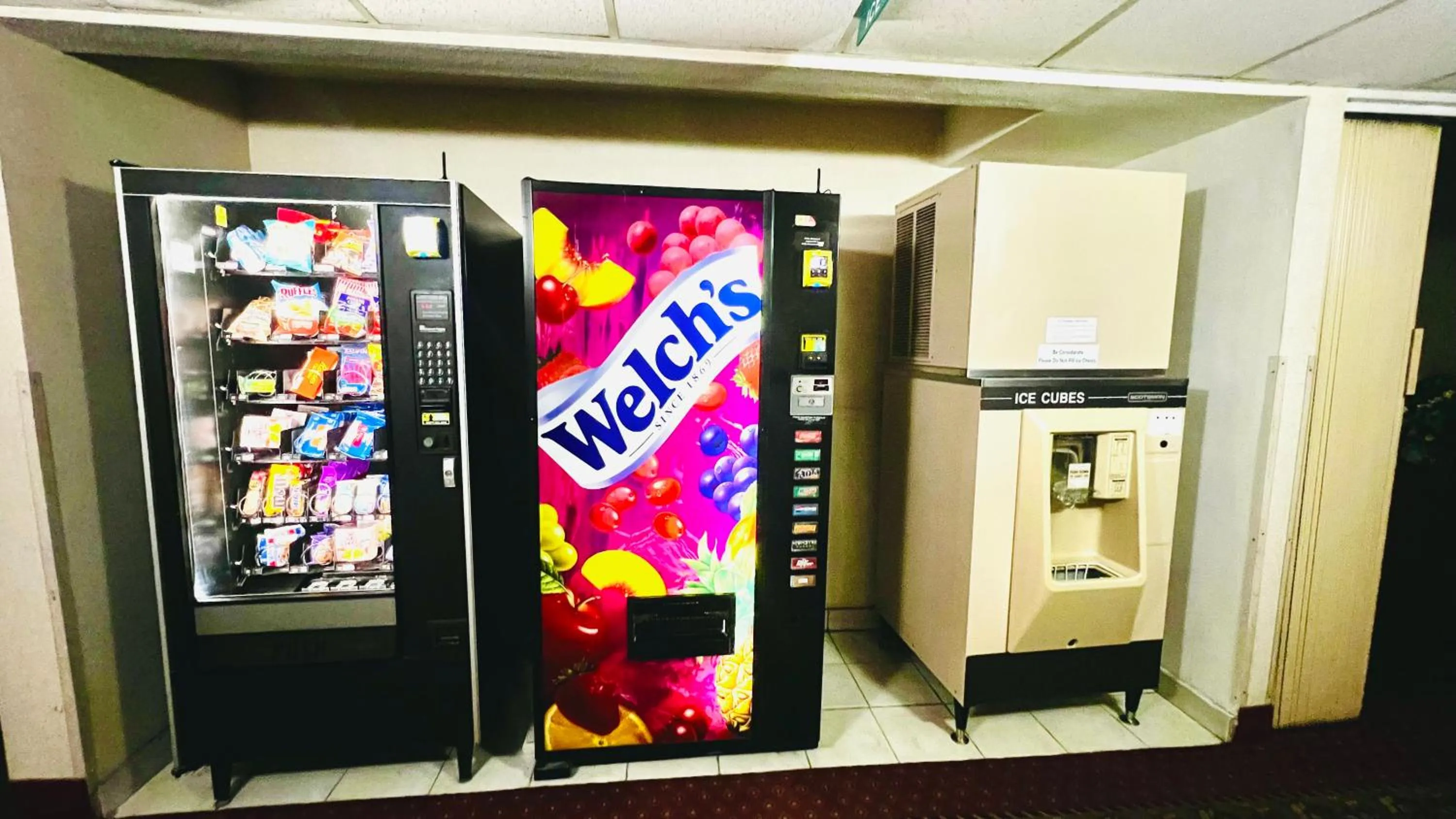 vending machine in Suites Portland OR- I-5 OHSU