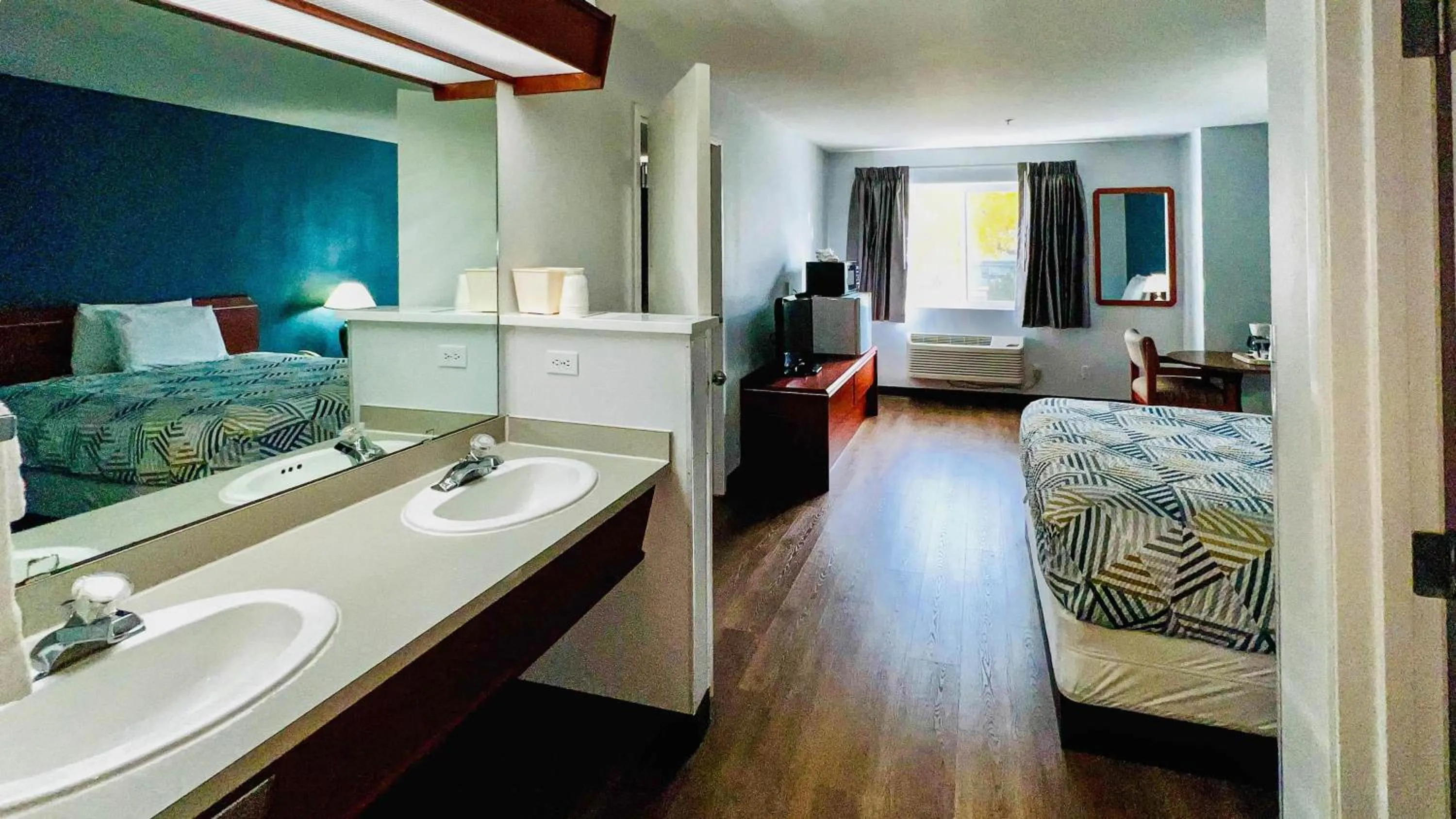 Bathroom, Bed in Studio 6 Suites Portland OR I-5 OHSU