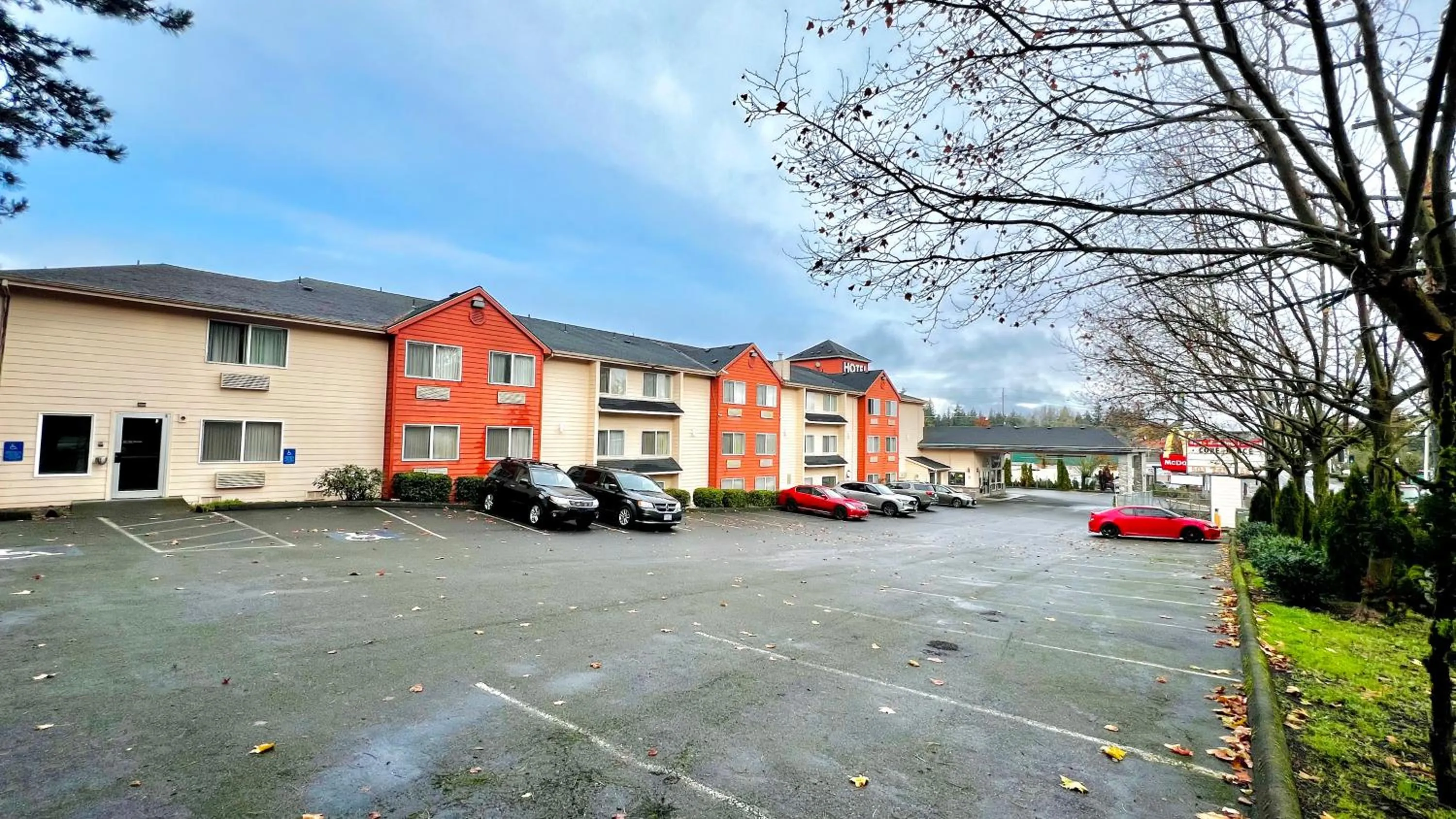 Property building in Suites Portland OR- I-5 OHSU