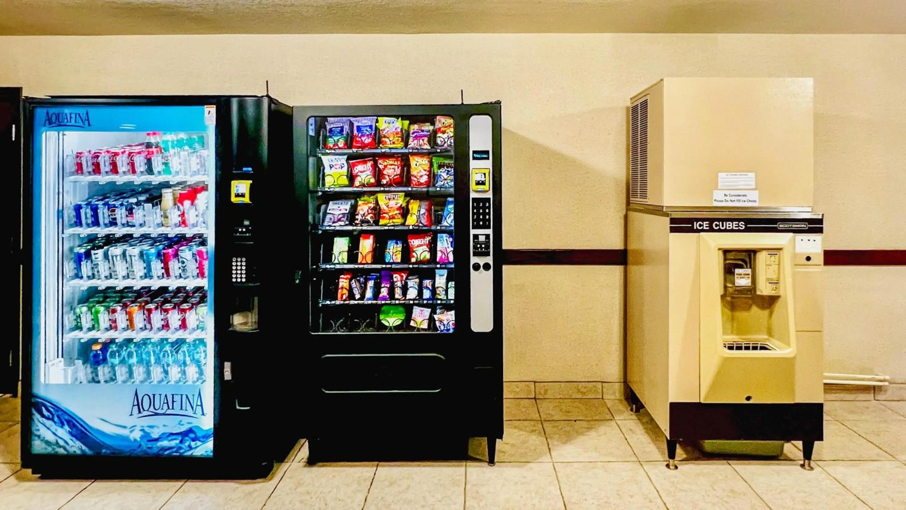 Food and drinks in Studio 6 Suites Portland OR I-5 OHSU