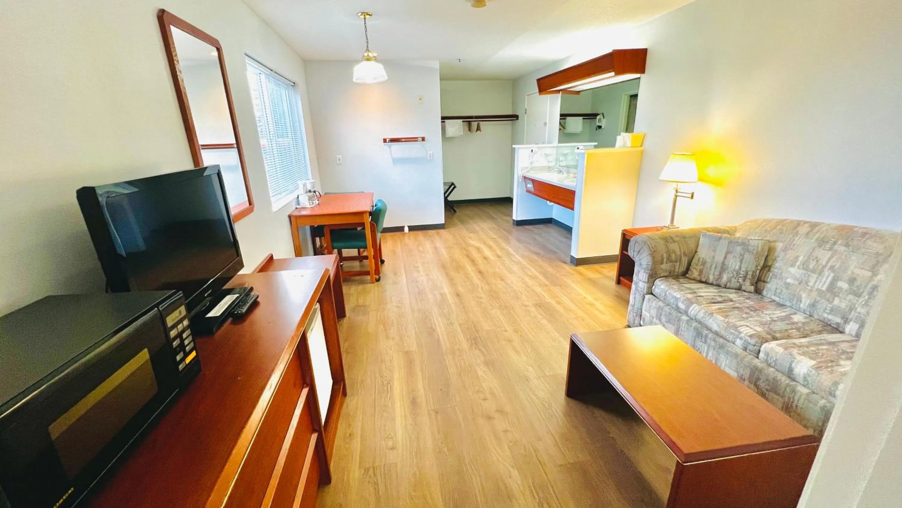 Living room in Suites Portland OR- I-5 OHSU