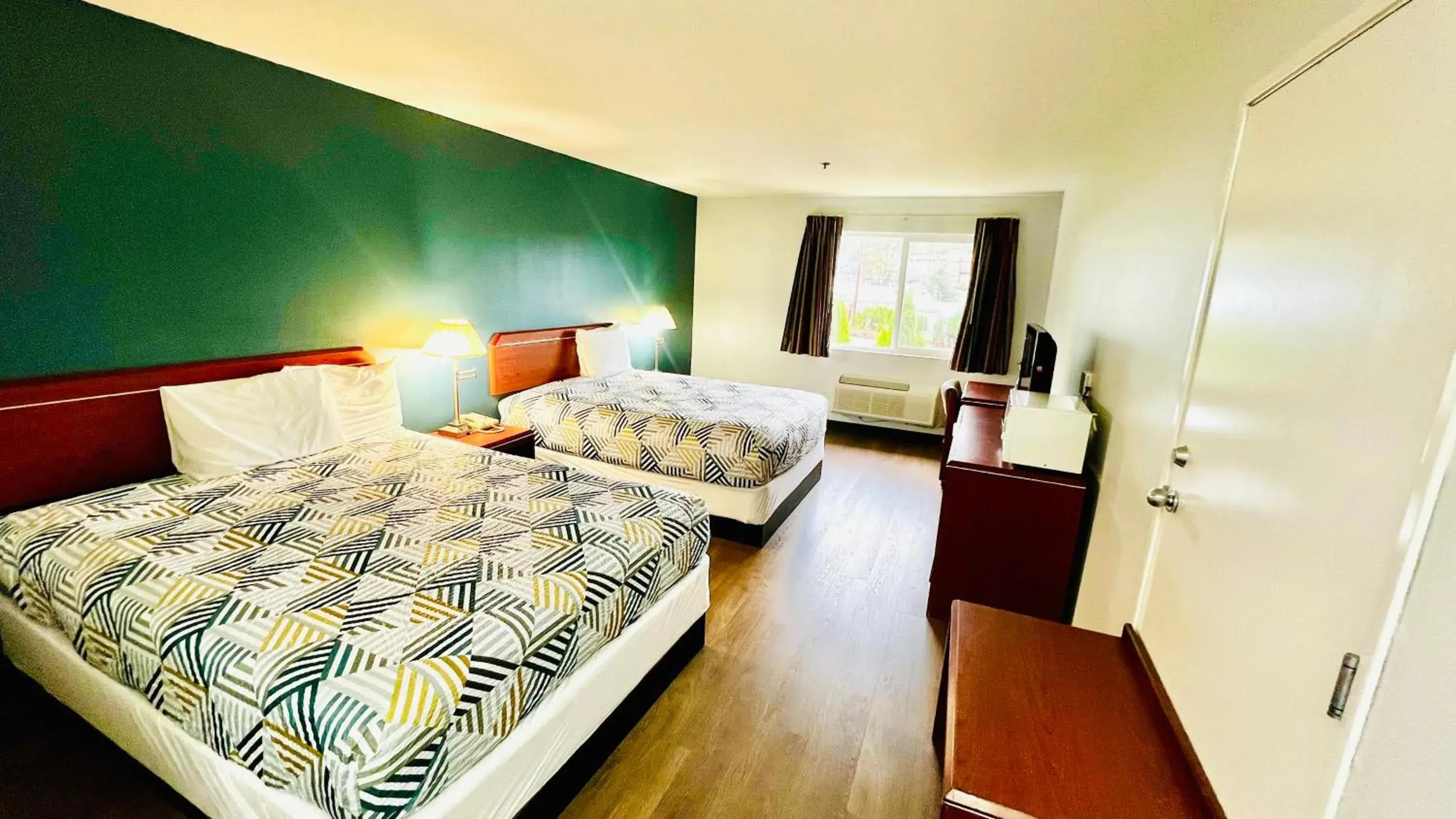 Queen Room with Two Queen Beds - Disability Access - Non-Smoking in Suites Portland OR- I-5 OHSU Queen Room with Two Queen Beds - Disability Access - Non-Smoking in Suites Portland OR- I-5 OHSU