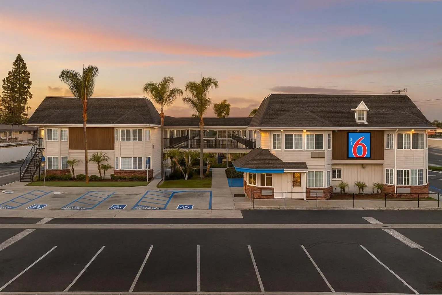 Property building in Motel 6-Westminster, CA - North