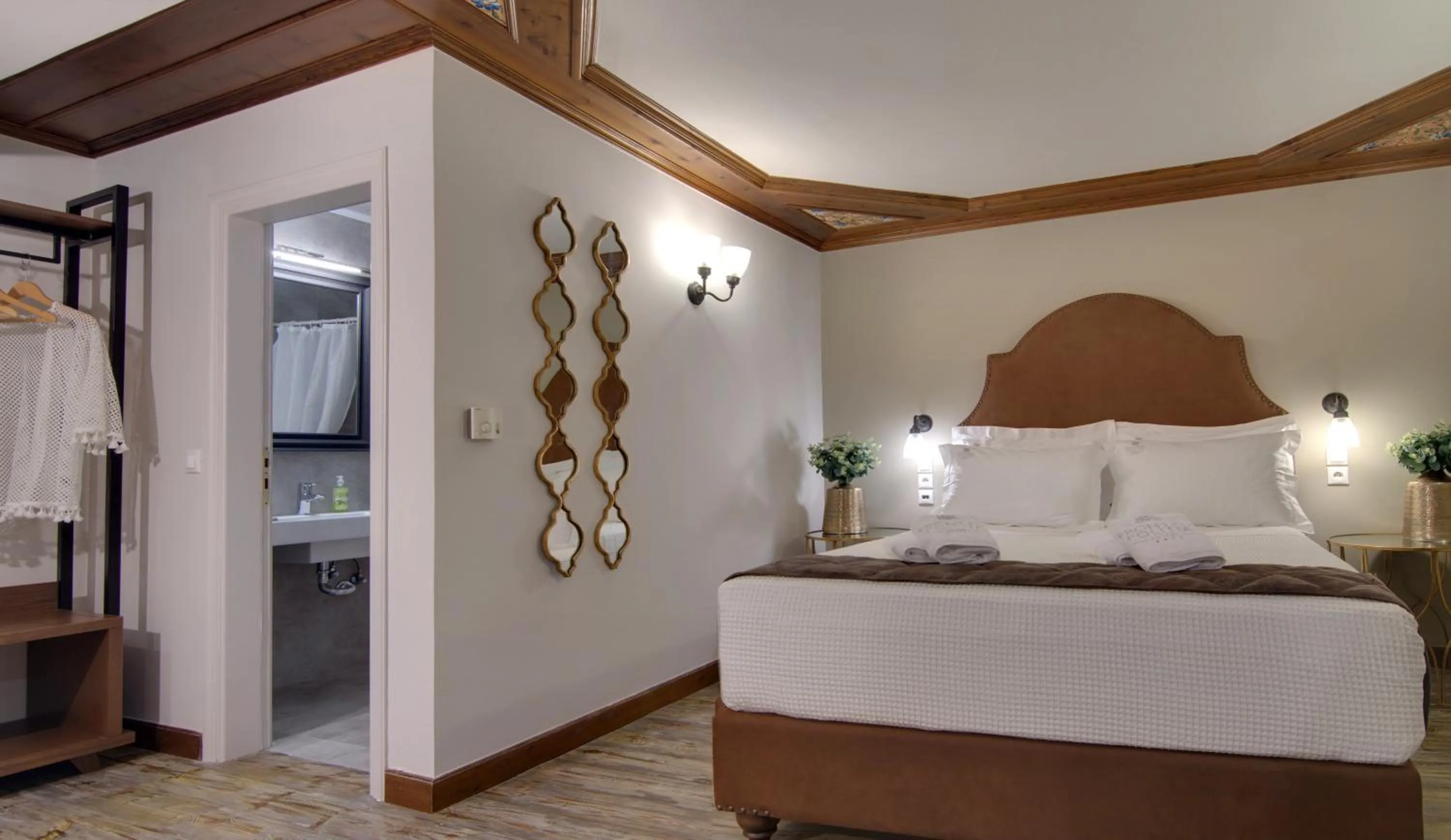 Photo of the whole room, Bed in Frontzu Politia