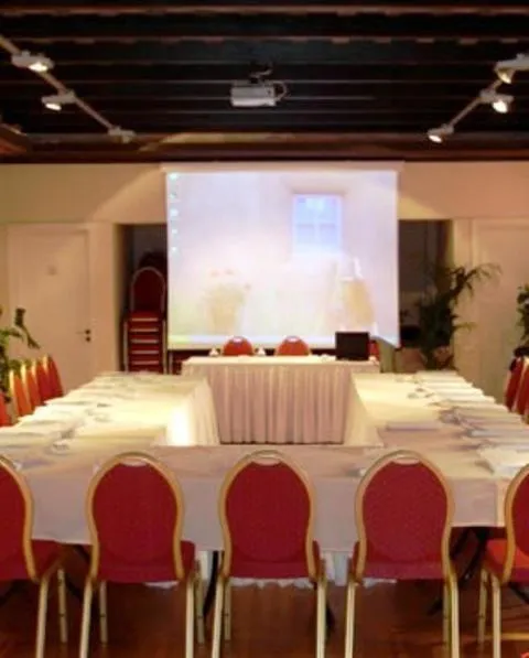 Business facilities in Frontzu Politia