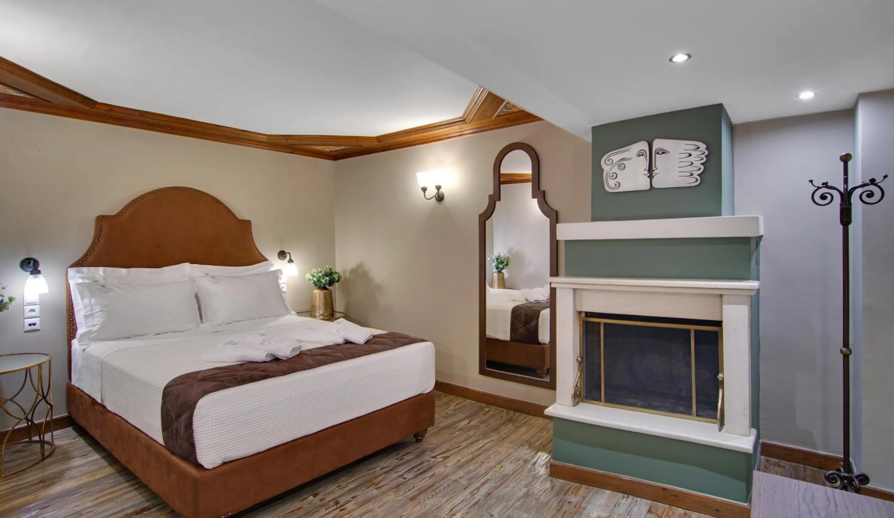 Photo of the whole room, Bed in Frontzu Politia