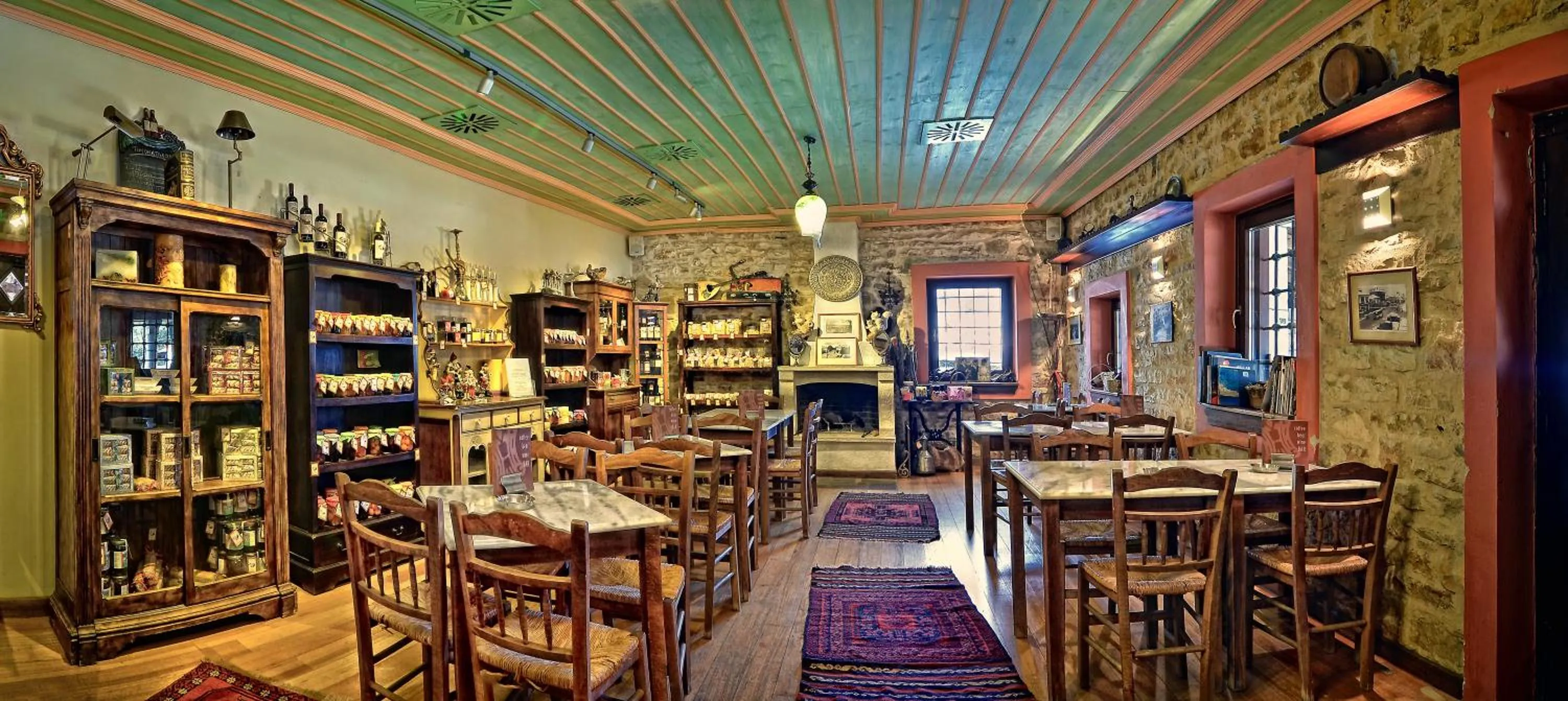 Lounge or bar in Frontzu Politia