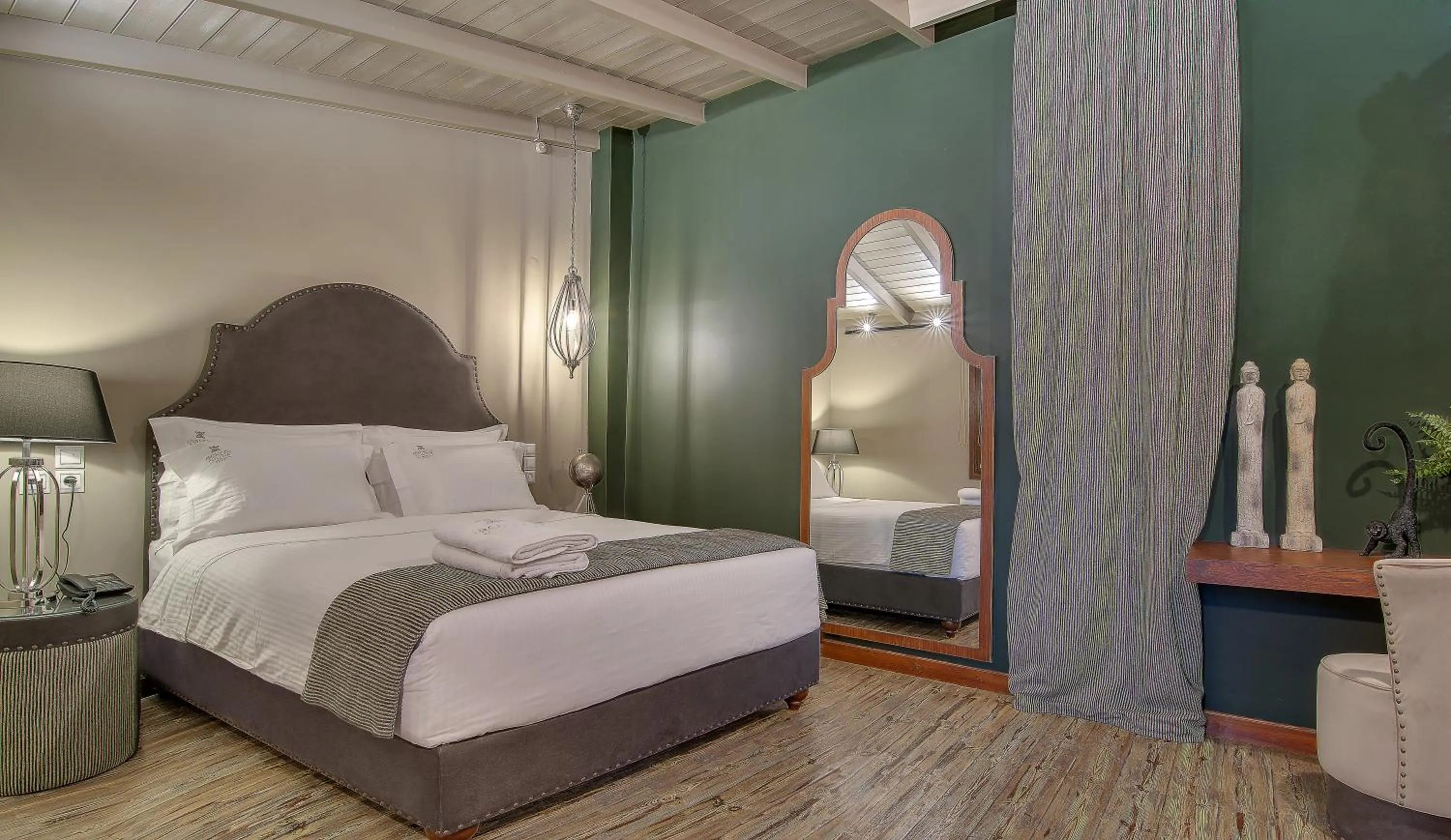 Photo of the whole room, Bed in Frontzu Politia