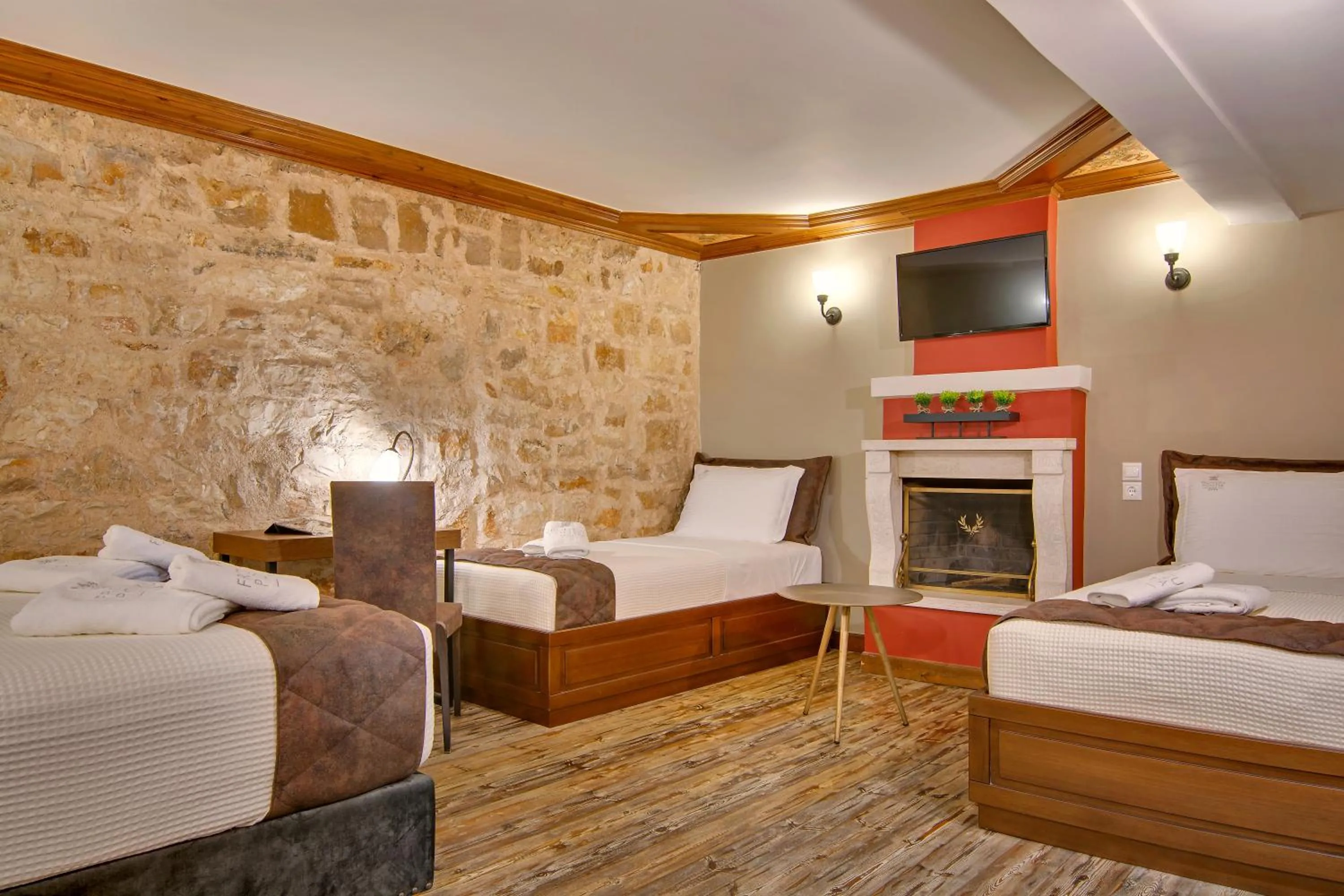 Photo of the whole room, Bed in Frontzu Politia