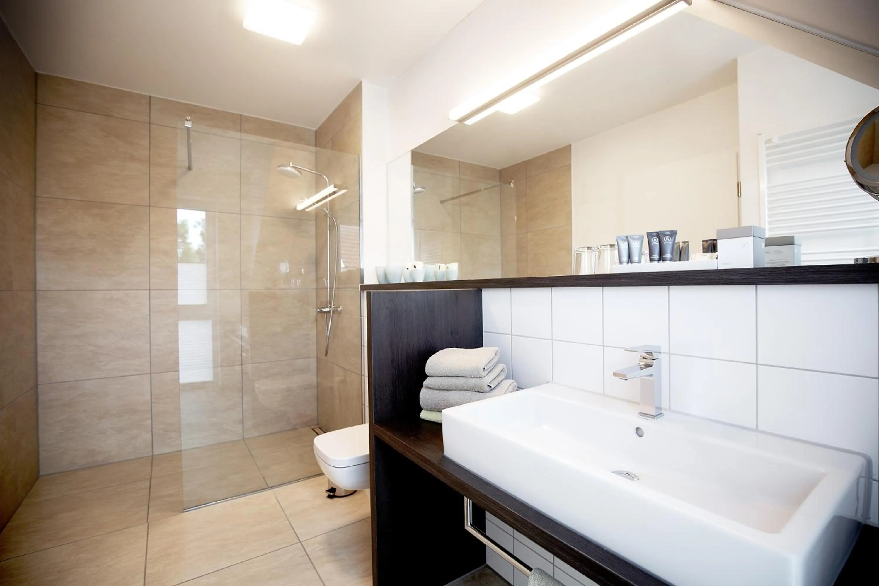 Bathroom in Boardinghouse by M&K