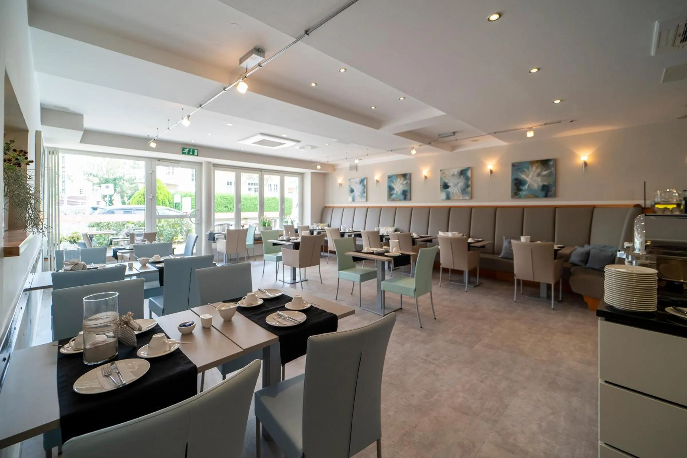 Breakfast in Boardinghouse by M&K