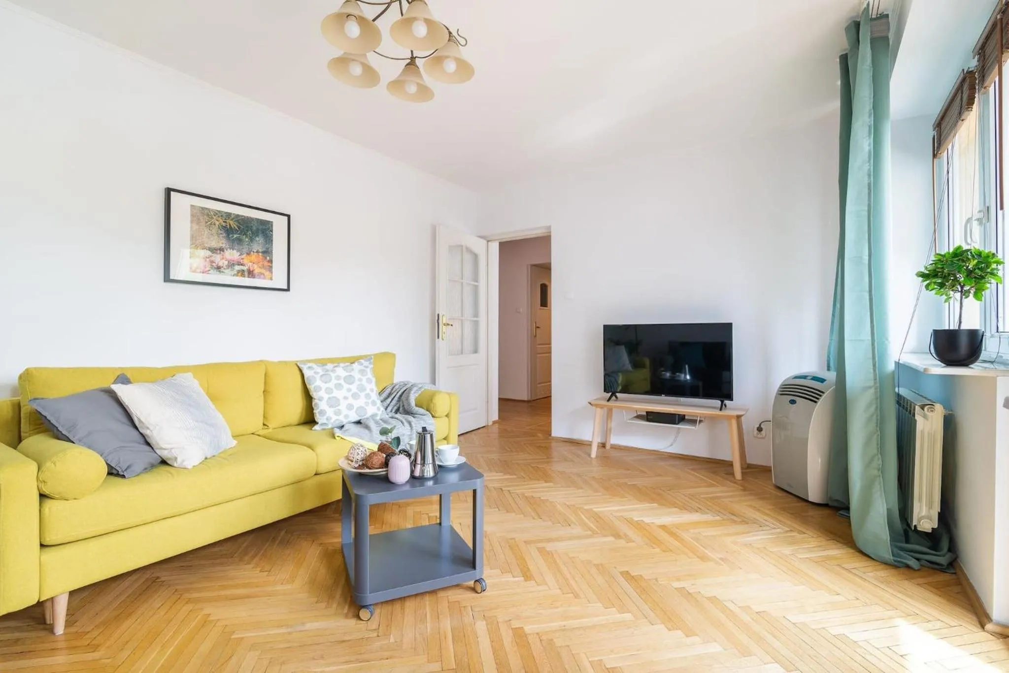 Warm & Family Friendly Apartment with Balcony by Noclegi Renters