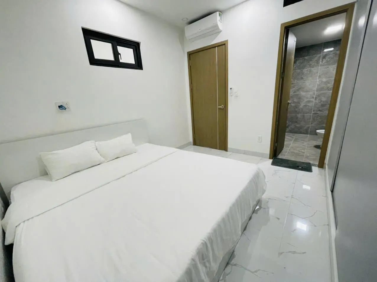 Photo of the whole room, Bed in Vu Gia Khanh Apartment
