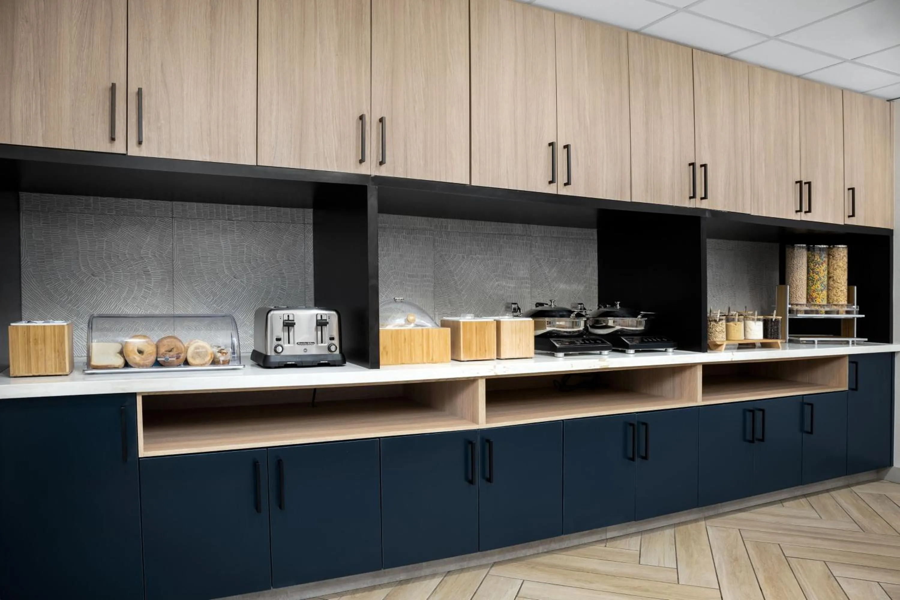 Breakfast in TownePlace Suites by Marriott Birmingham South