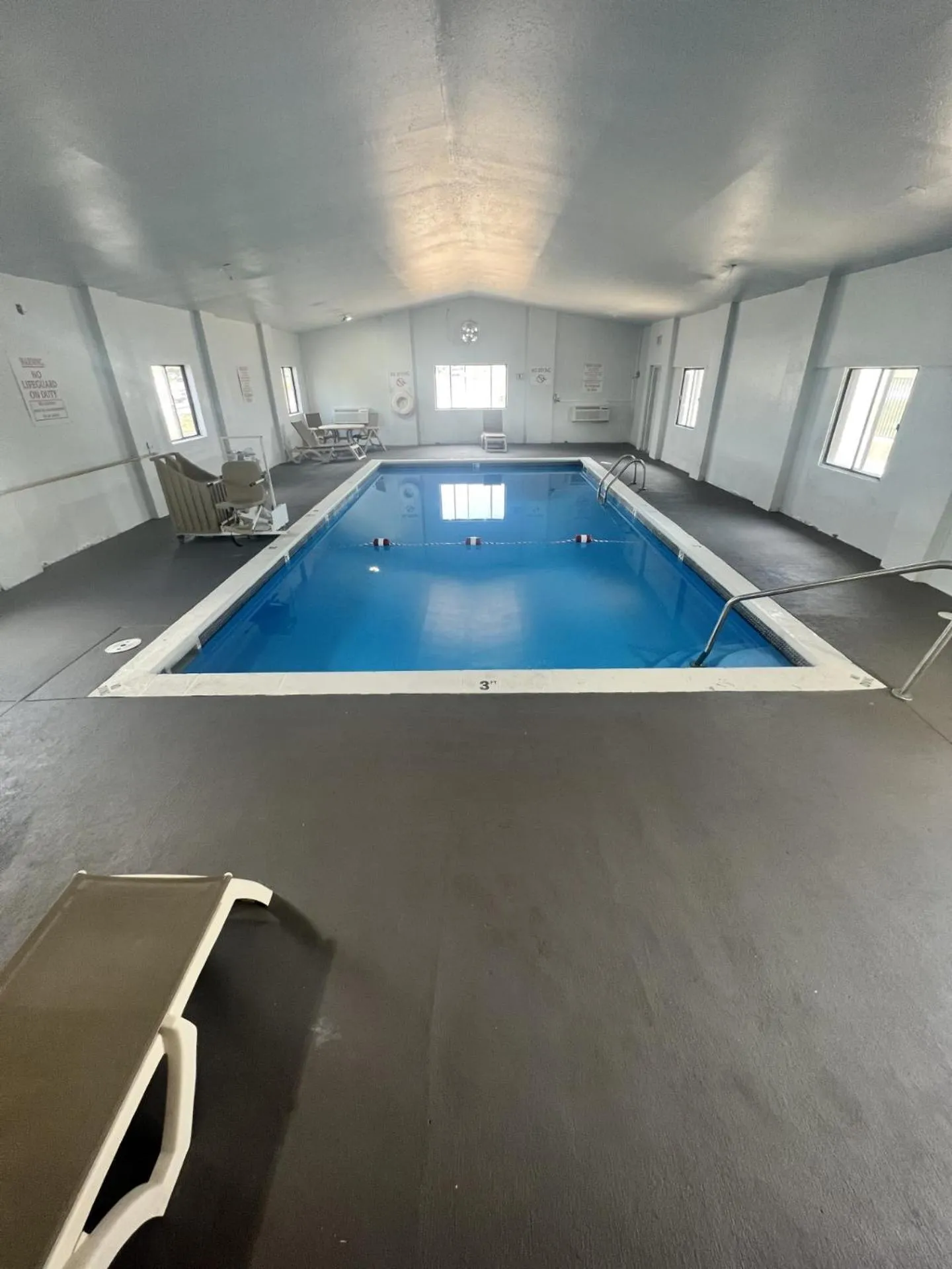 Swimming pool in Motel 6-Council Bluffs, IA - Omaha East