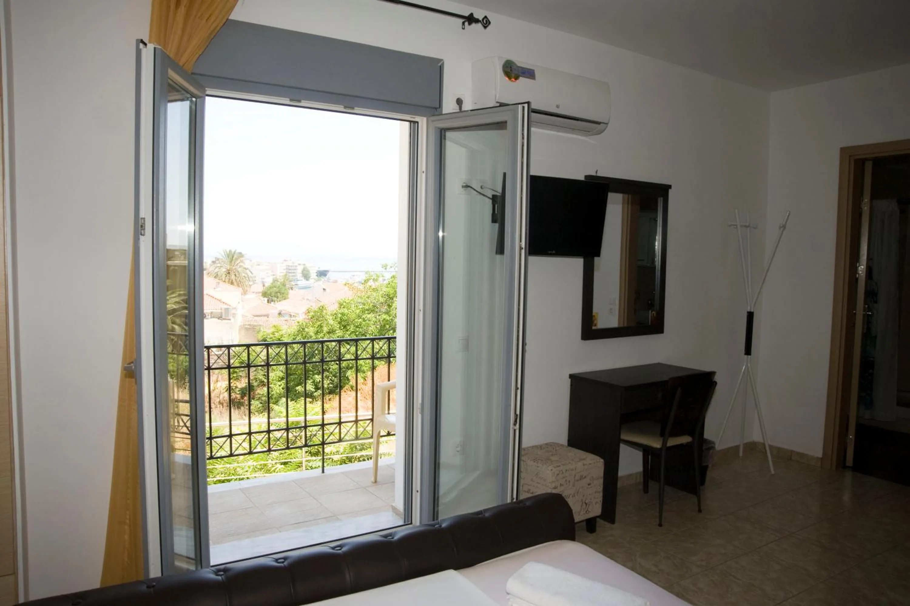 View (from property/room), Bed in Pyrgos Sofokleous