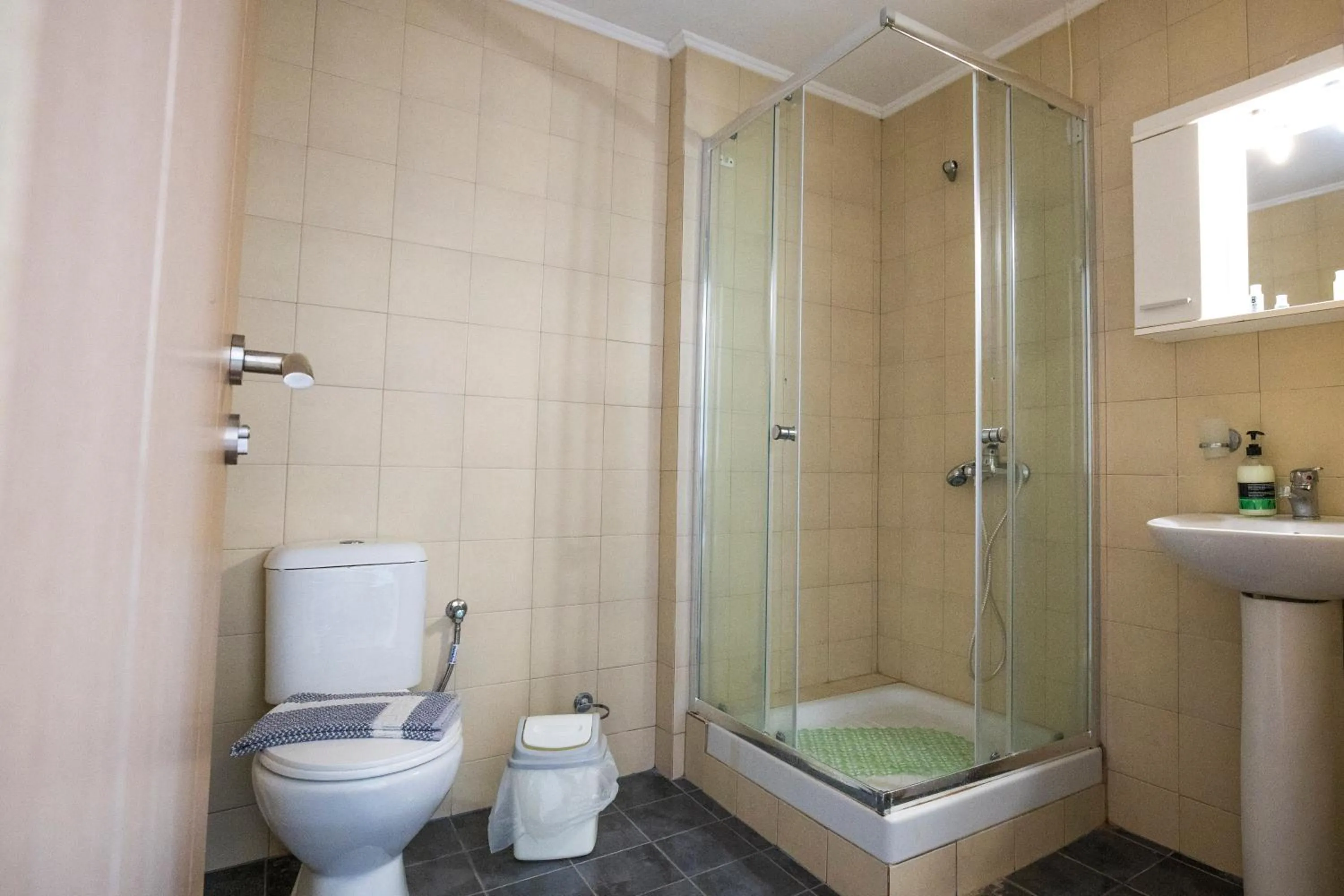 Bathroom in Pyrgos Sofokleous