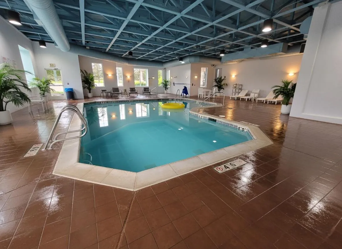 Swimming pool in Clarion Inn Idaho Falls Riverfront