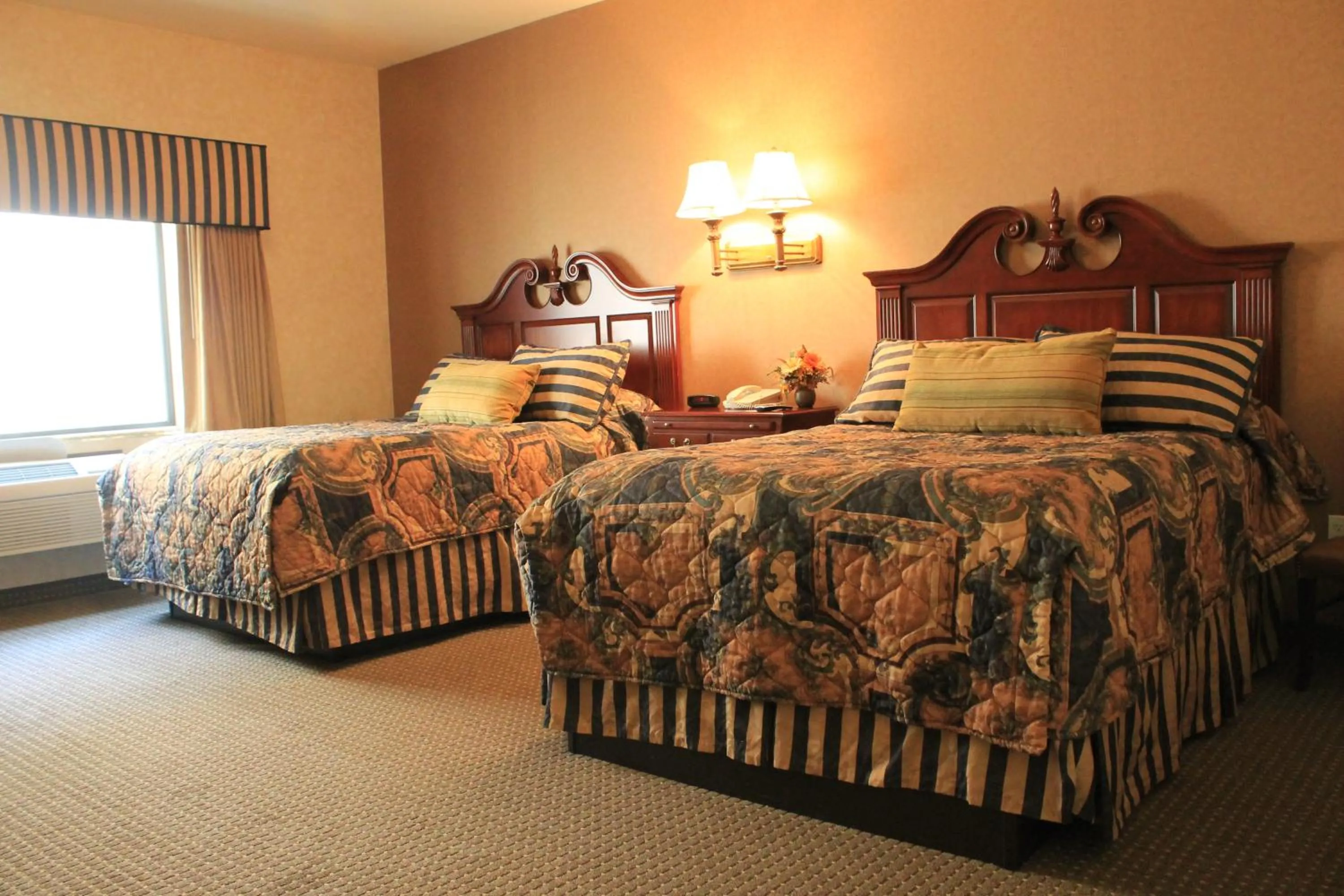 Bed in Rushmore Express & Suites