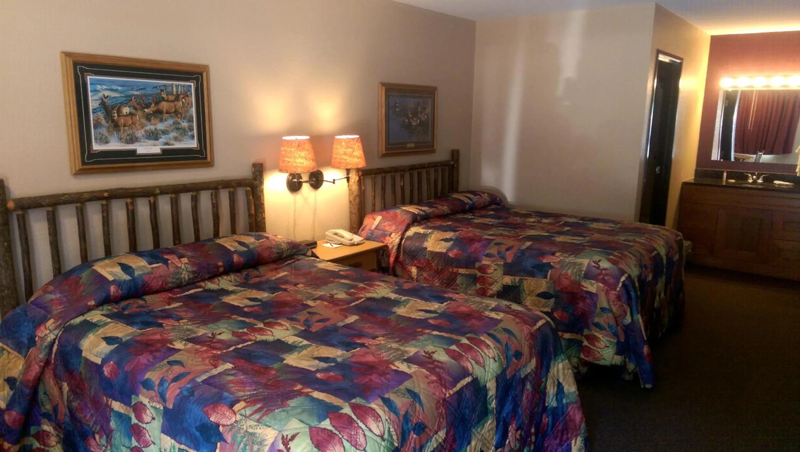 Bed in Rushmore Express & Suites