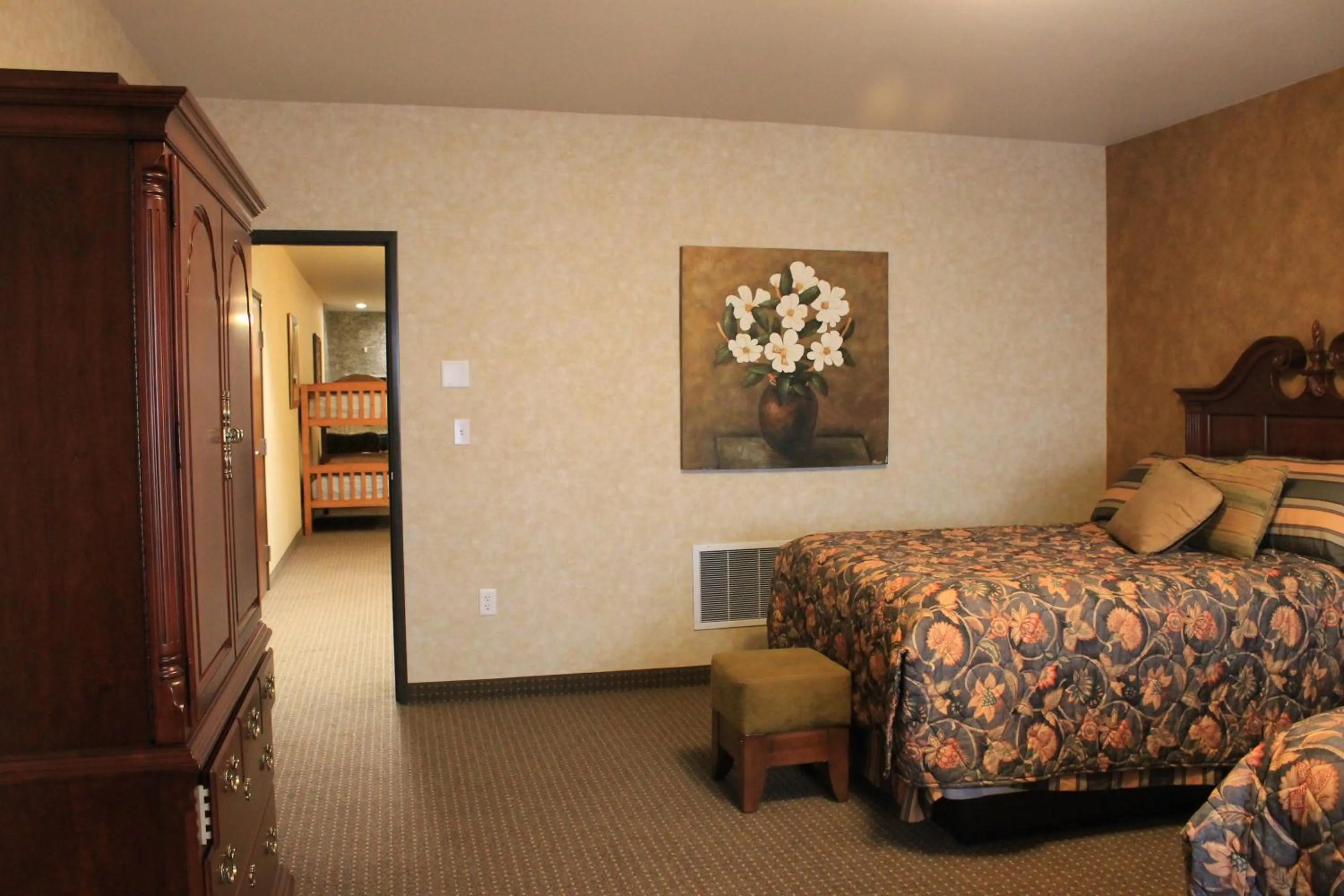 Bed in Rushmore Express & Suites