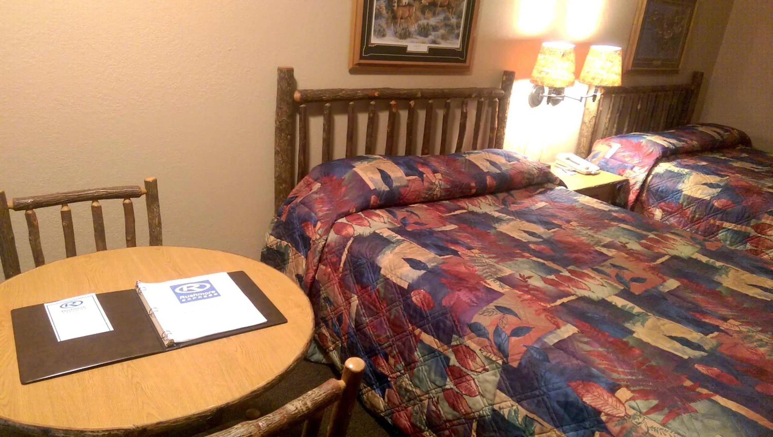 Bed in Rushmore Express & Suites
