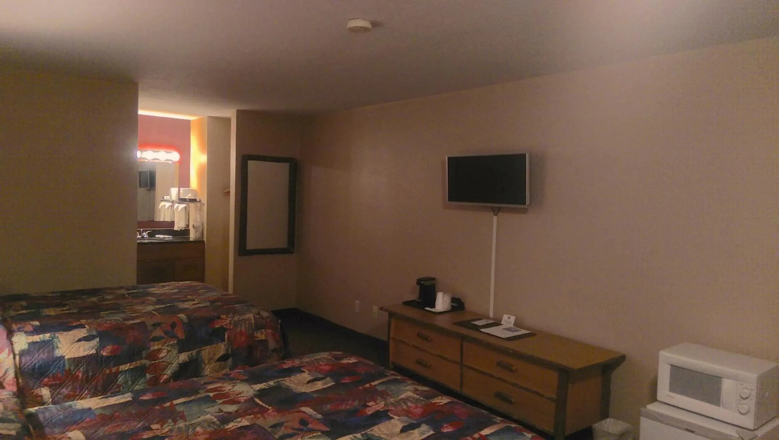 Bed in Rushmore Express & Suites