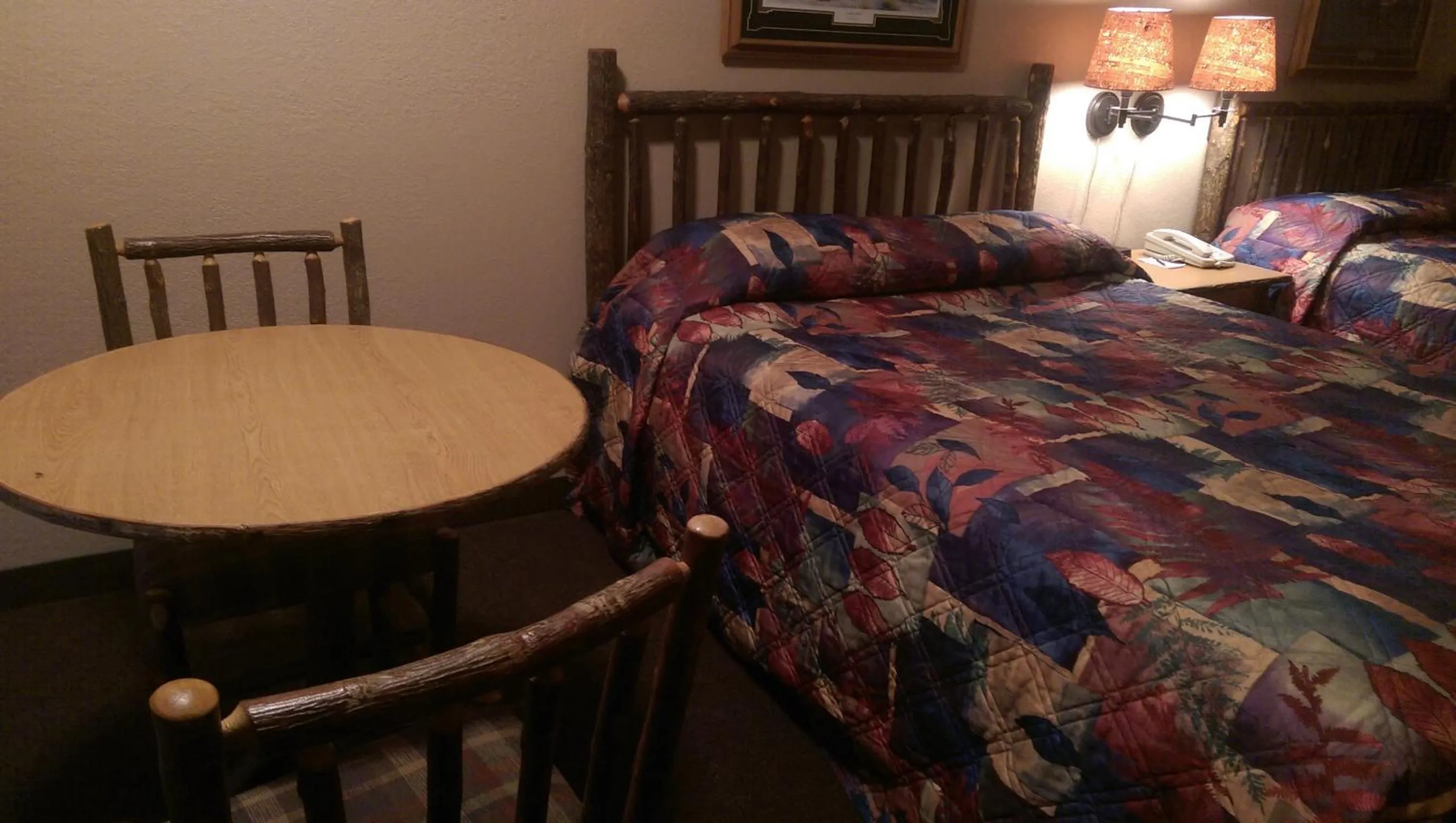 Bed in Rushmore Express & Suites