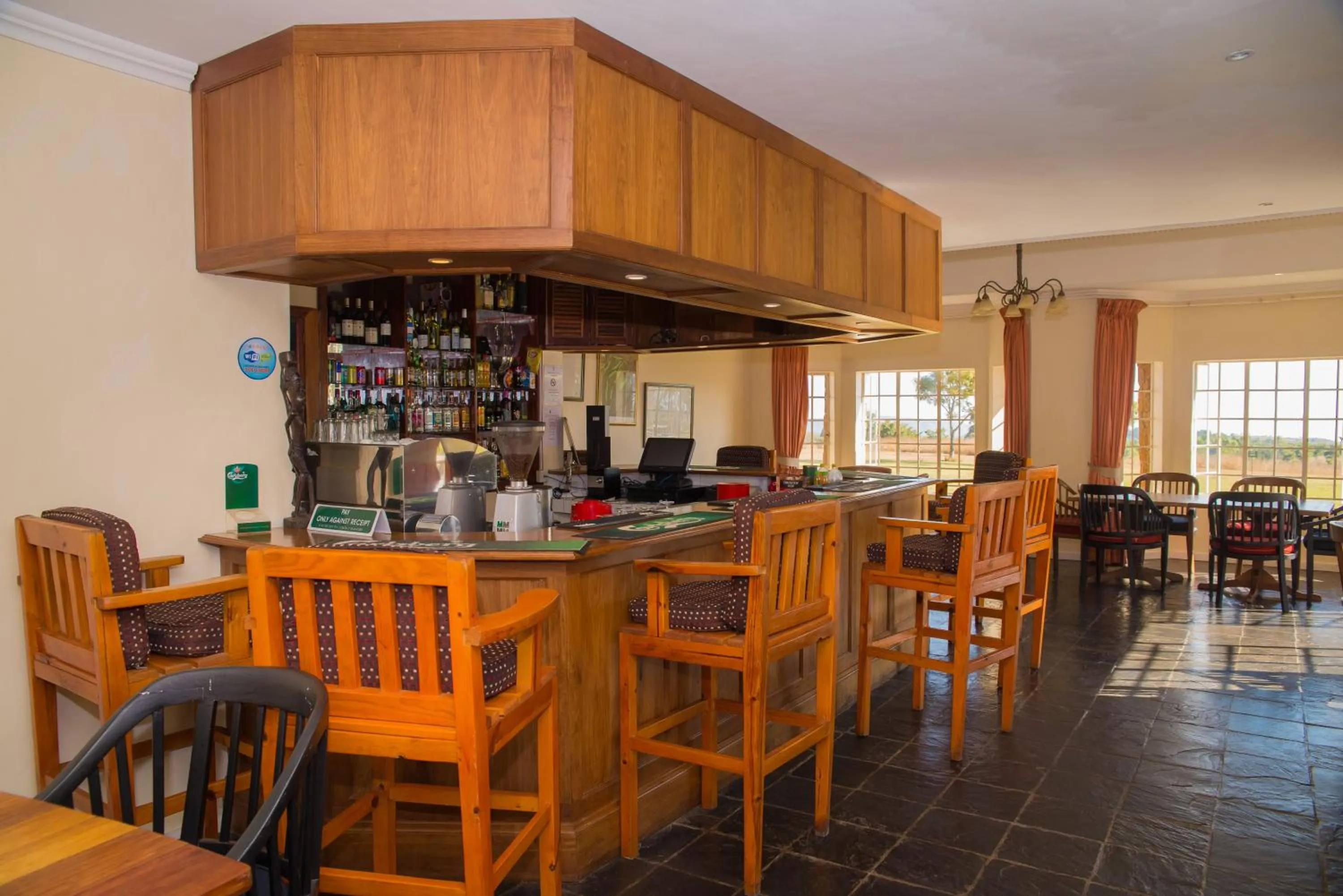 Lounge or bar in Game Haven Lodge