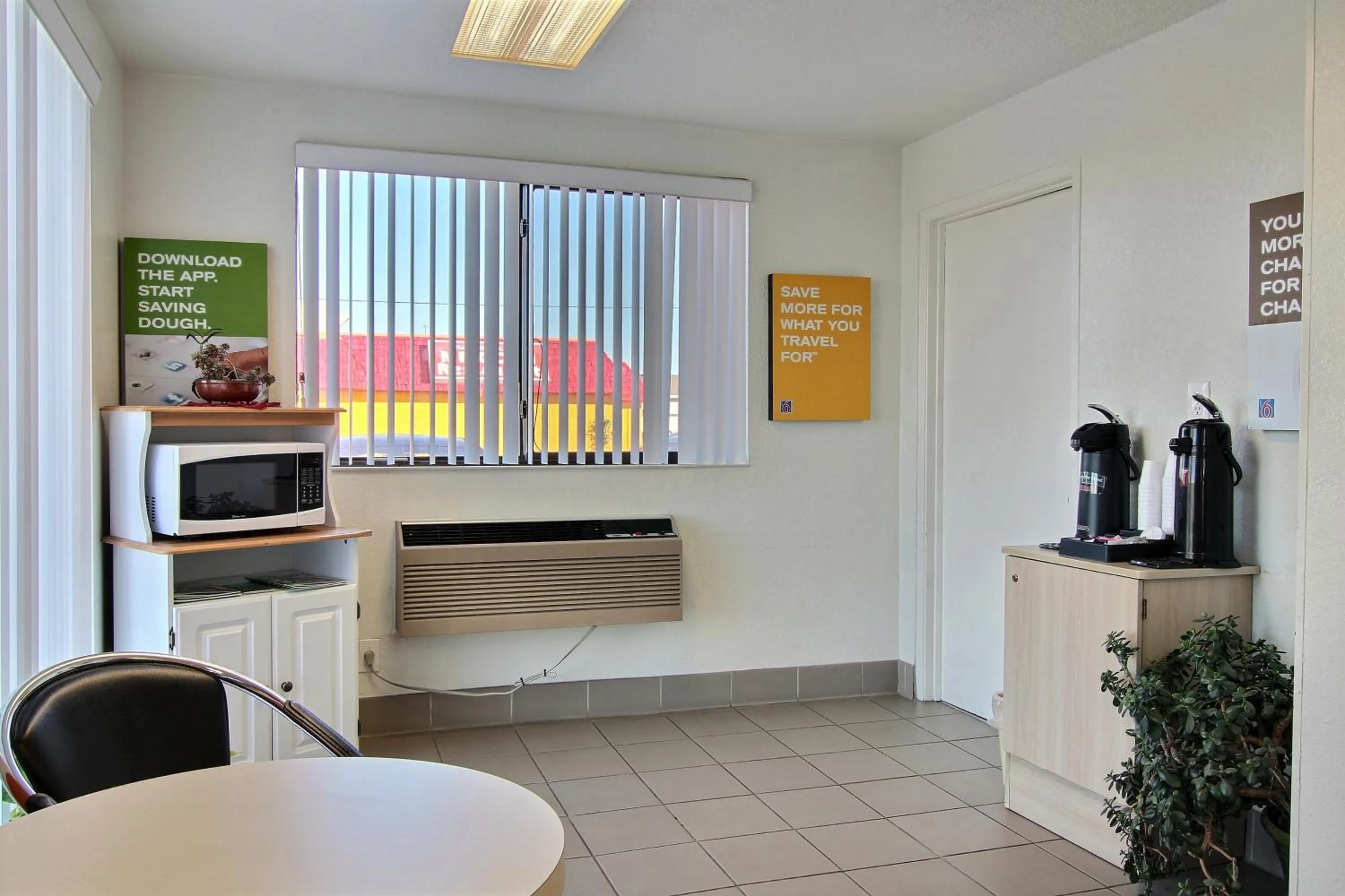 Coffee/tea facilities in Motel 6-Fargo, ND - West Acres - North Fargo