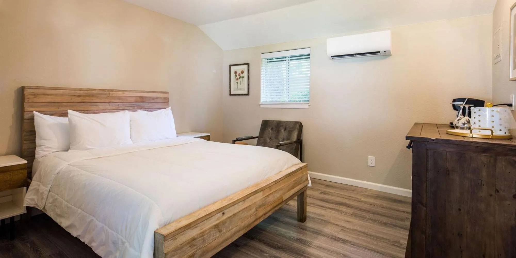 Bed in Cottages On River Road