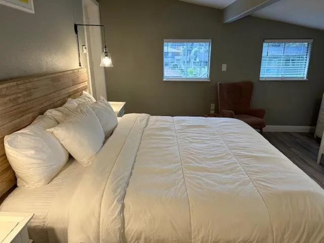 Bed in Cottages On River Road