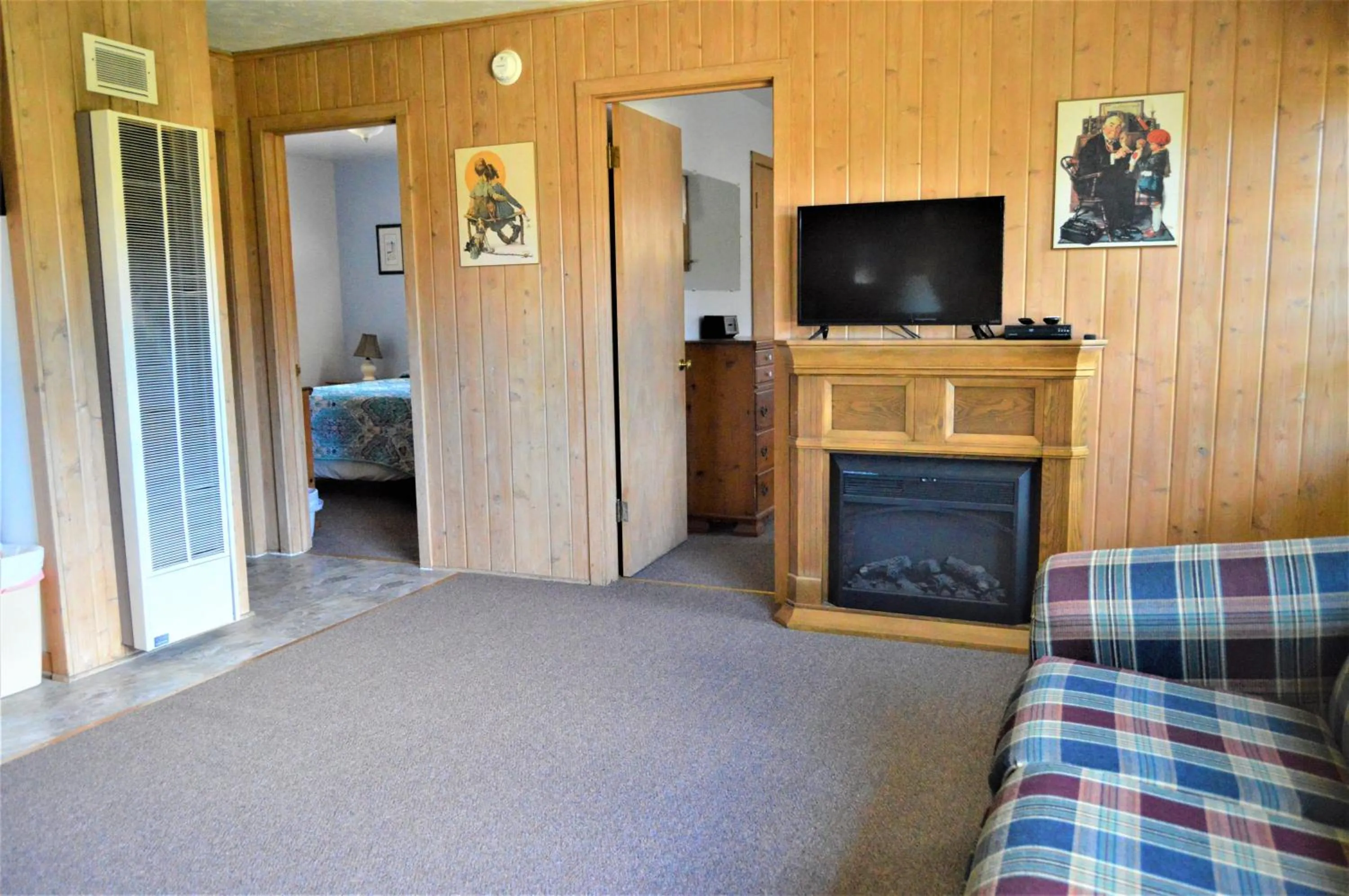 Living room, Bed in Baileys Sunset Cottages